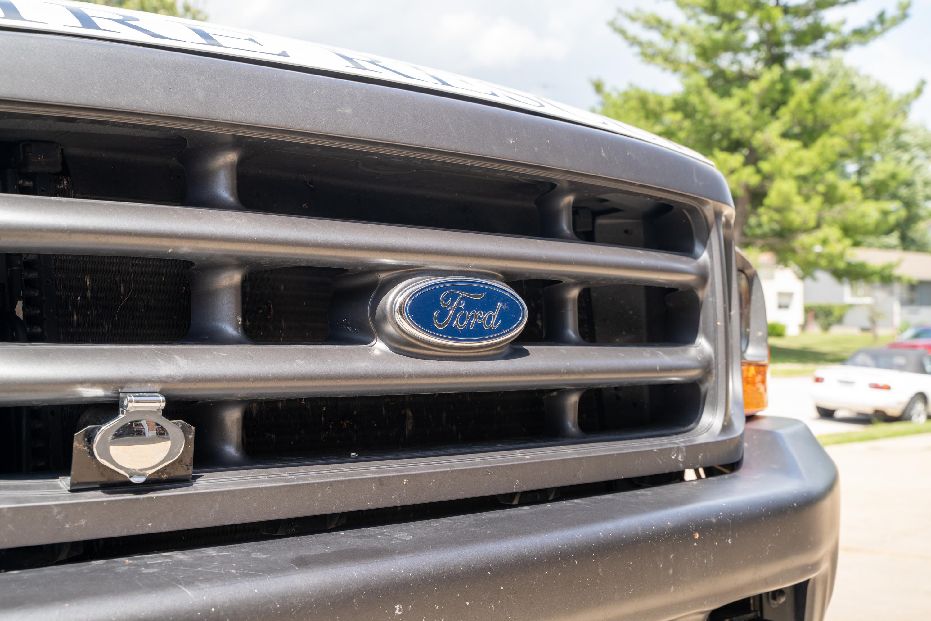 2000 Ford F-250 Utility Truck - image 12