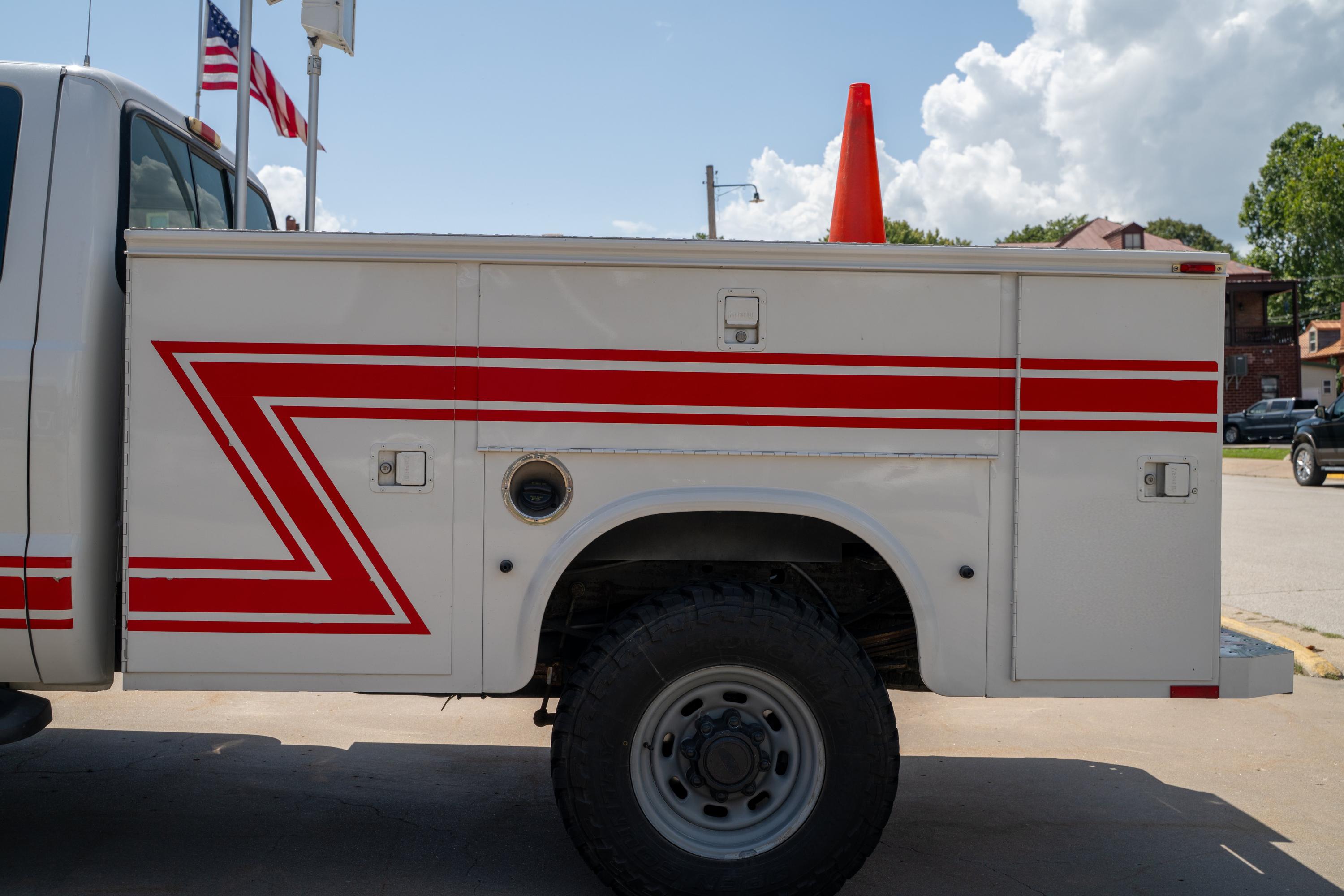 2000 Ford F-250 Utility Truck - image 56