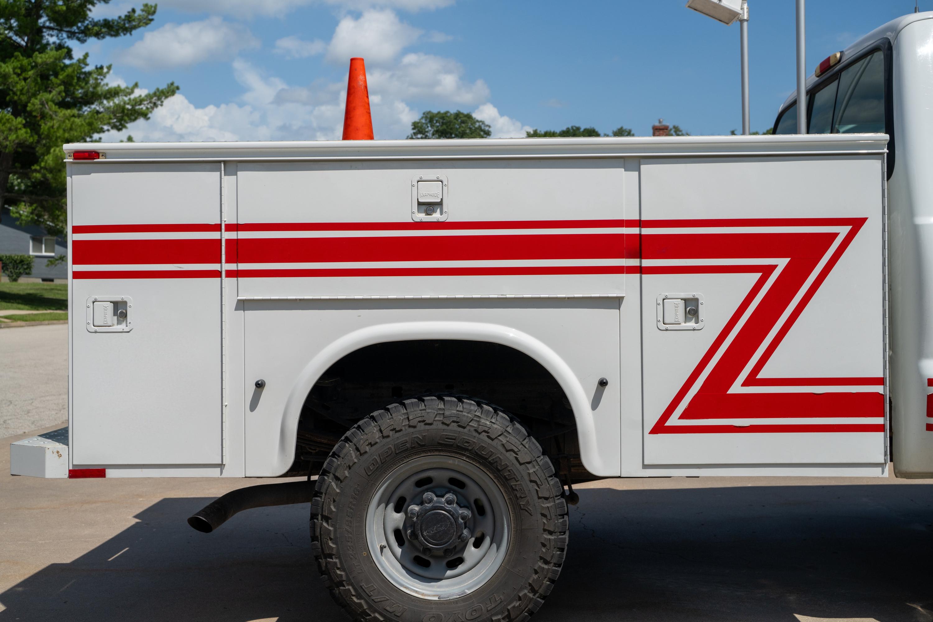 2000 Ford F-250 Utility Truck - image 51