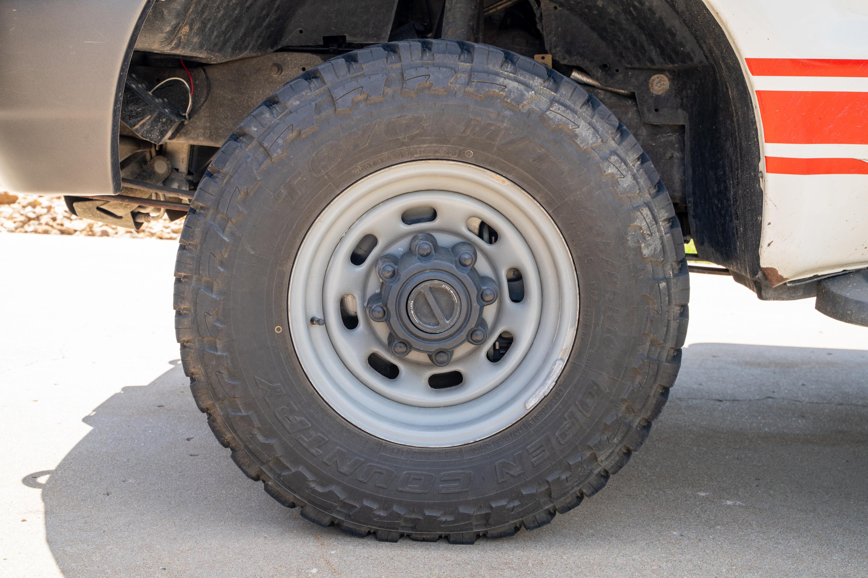 2000 Ford F-250 Utility Truck - image 32