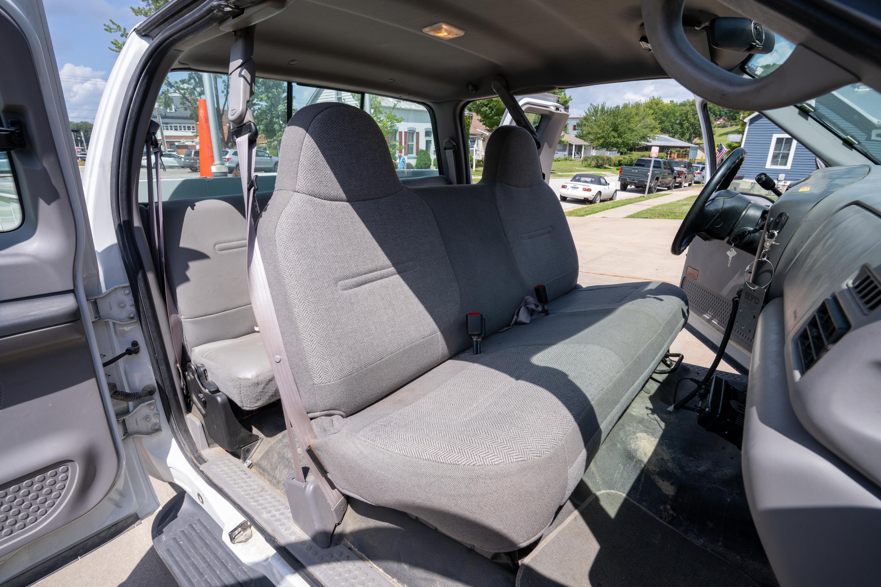 2000 Ford F-250 Utility Truck - image 19