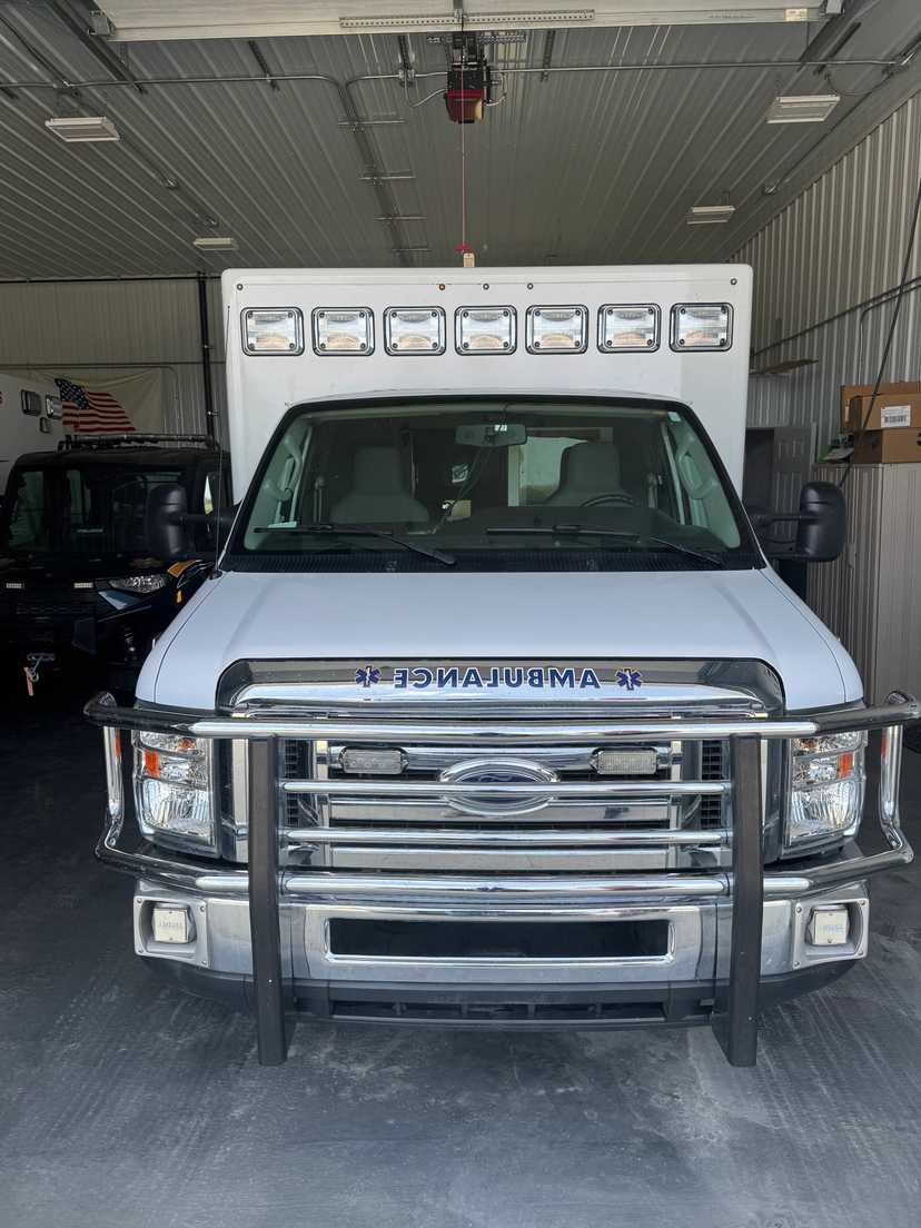 2014 Medix Ford Type III Ambulance — photo 2