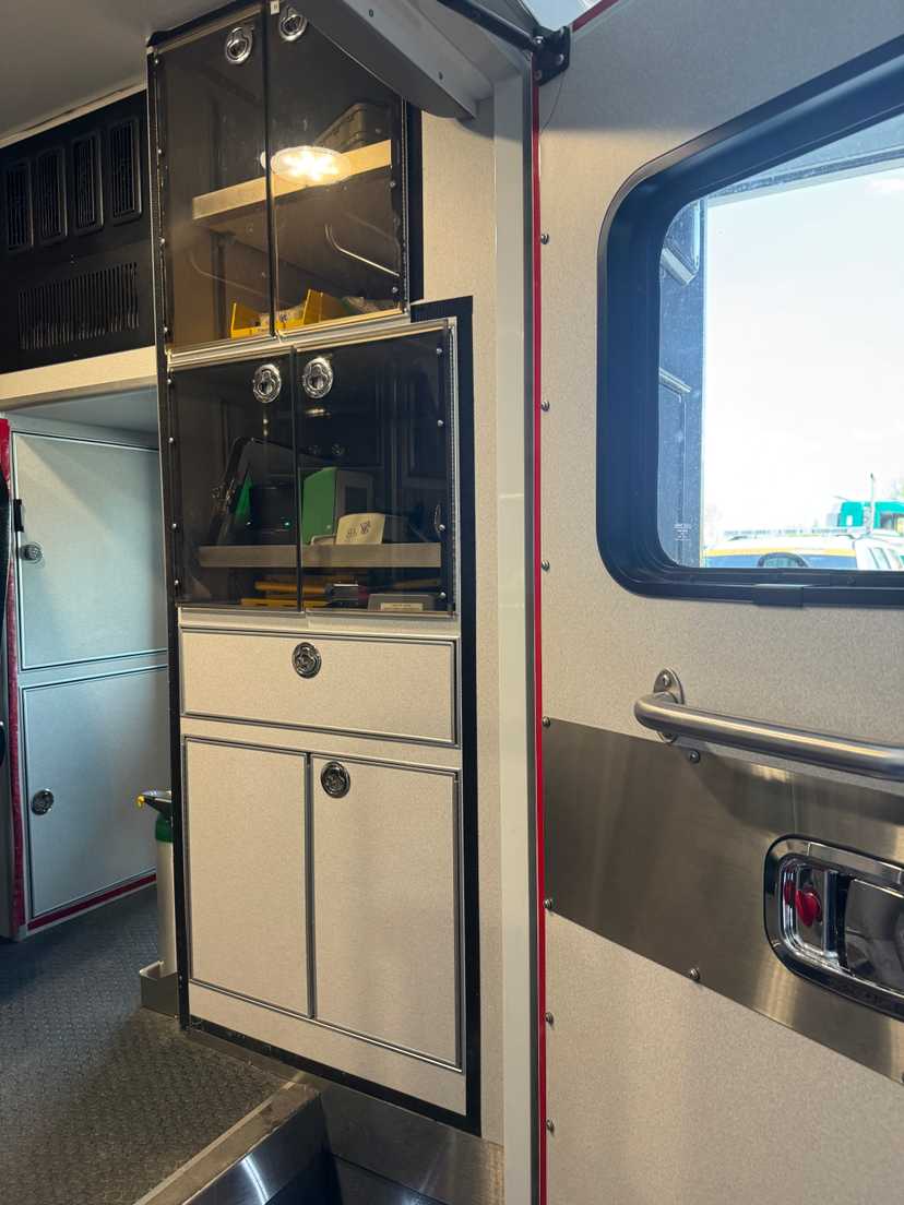 2014 Medix Ford Type III Ambulance — photo 7