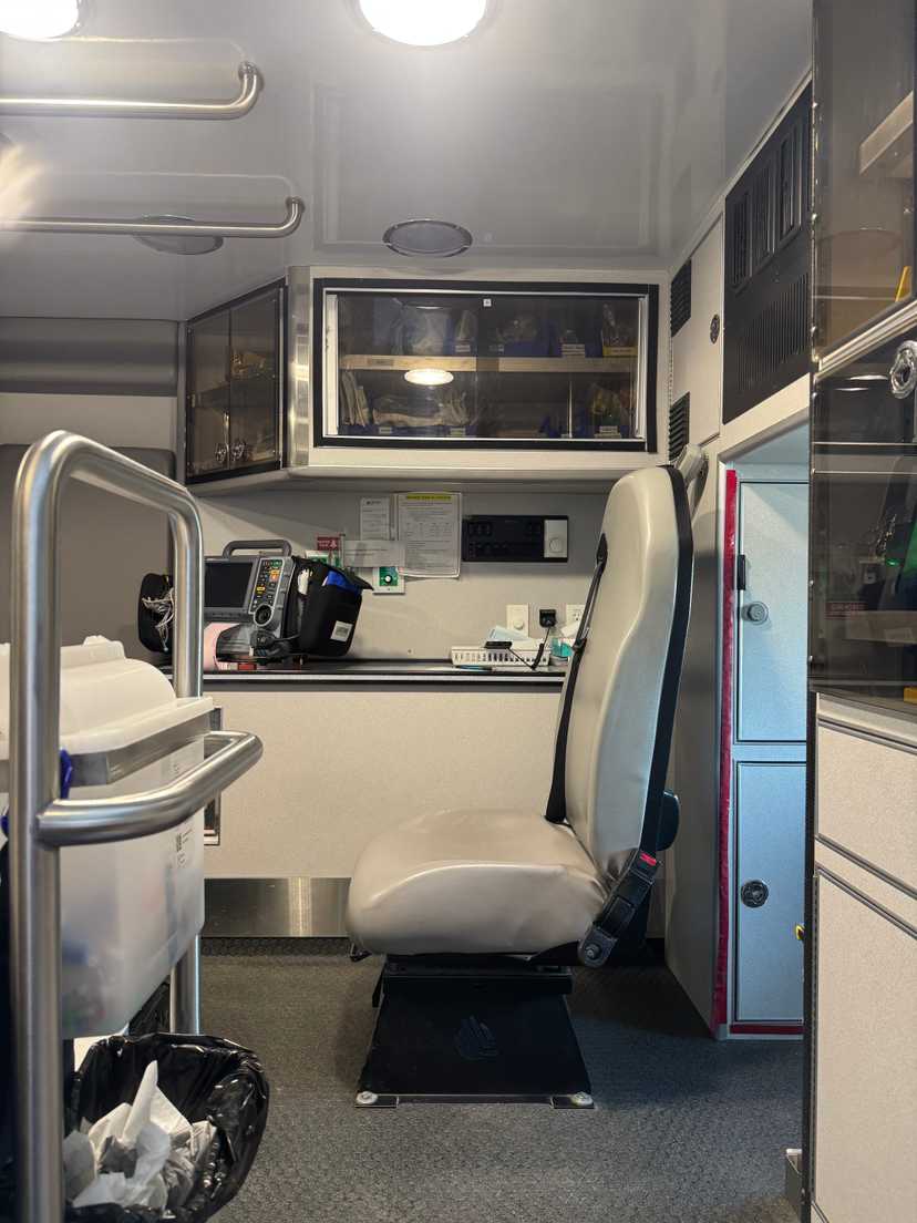 2014 Medix Ford Type III Ambulance — photo 8