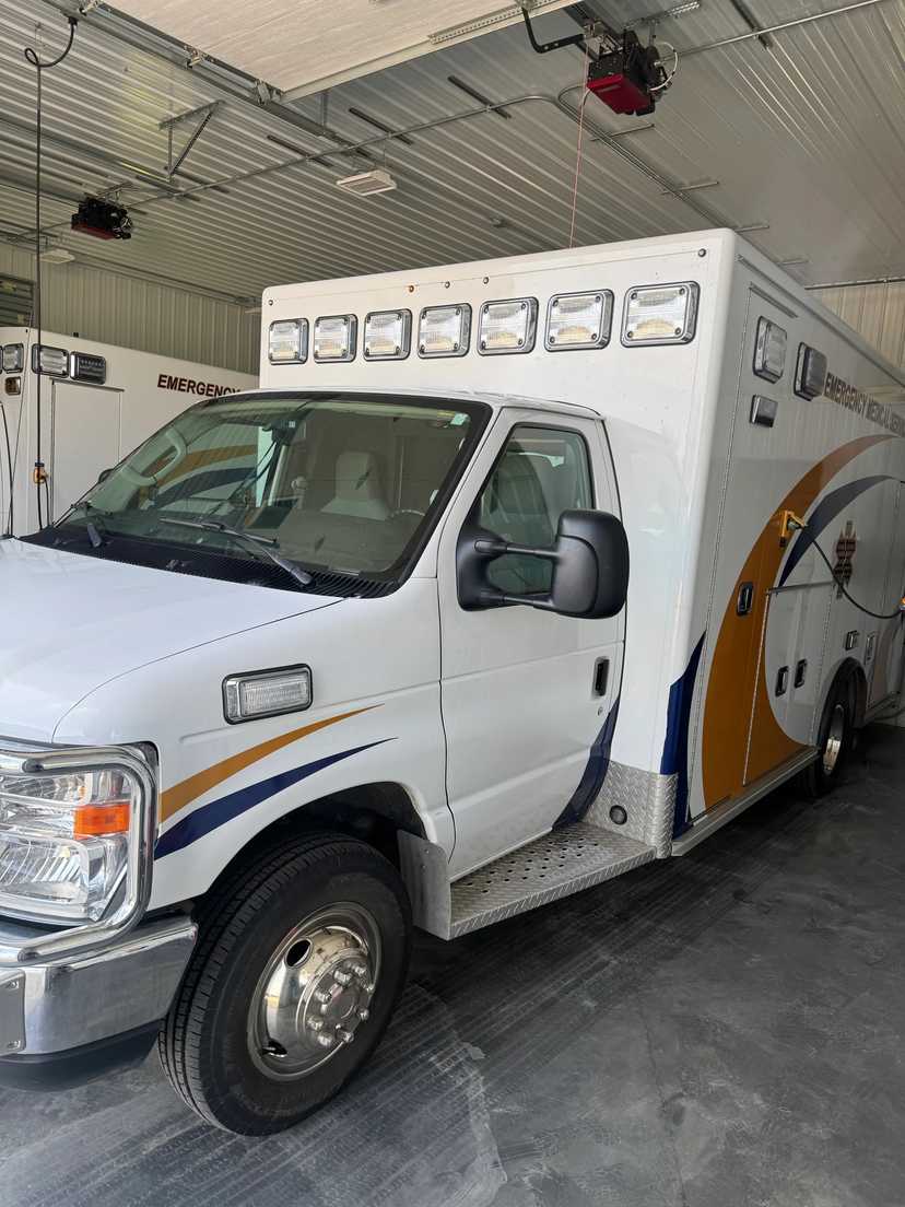 2014 Medix Ford Type III Ambulance — photo 4