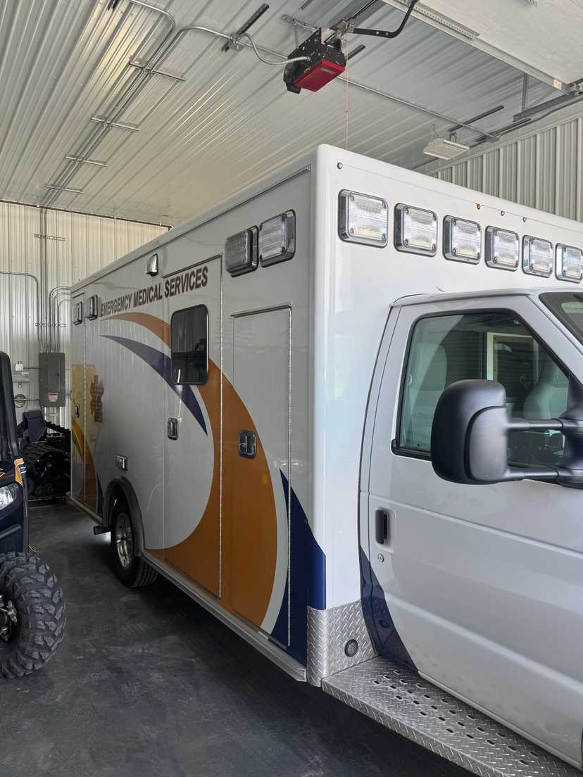 2014 Medix Ford Type III Ambulance — photo 3