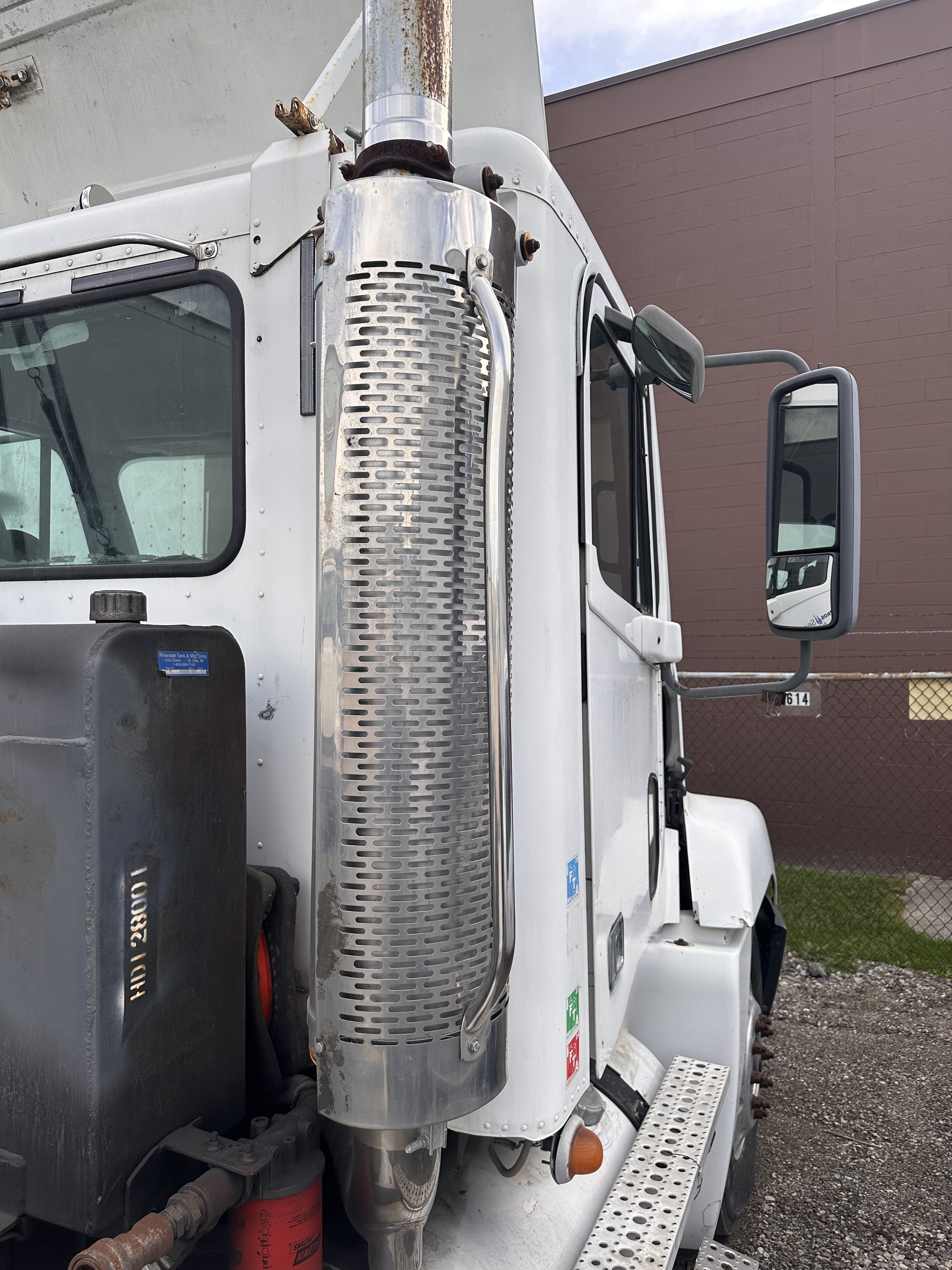 2007 Freightliner Century Class S/T Day Cab Tractor - image 34