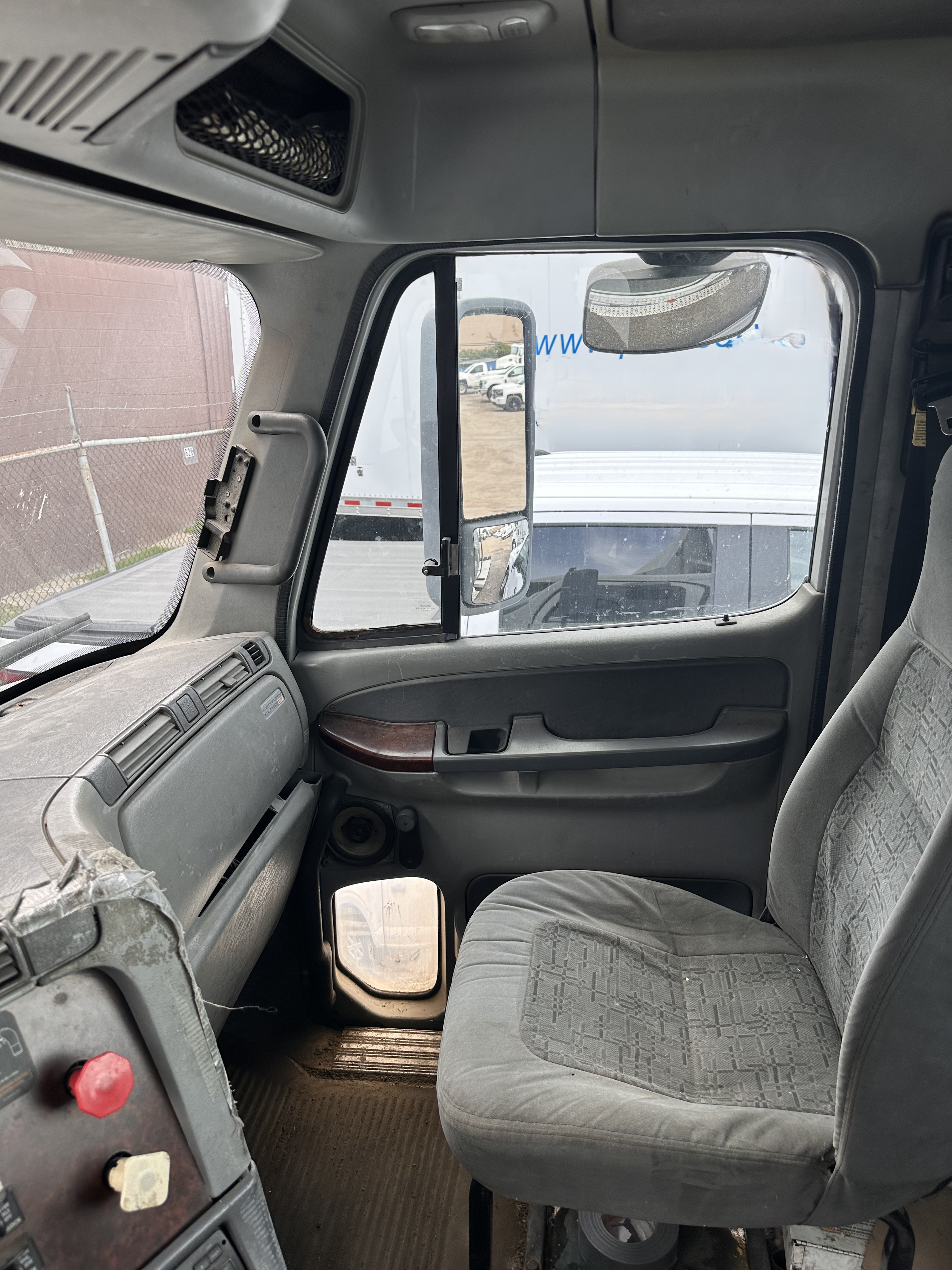 2007 Freightliner Century Class S/T Day Cab Tractor - image 24