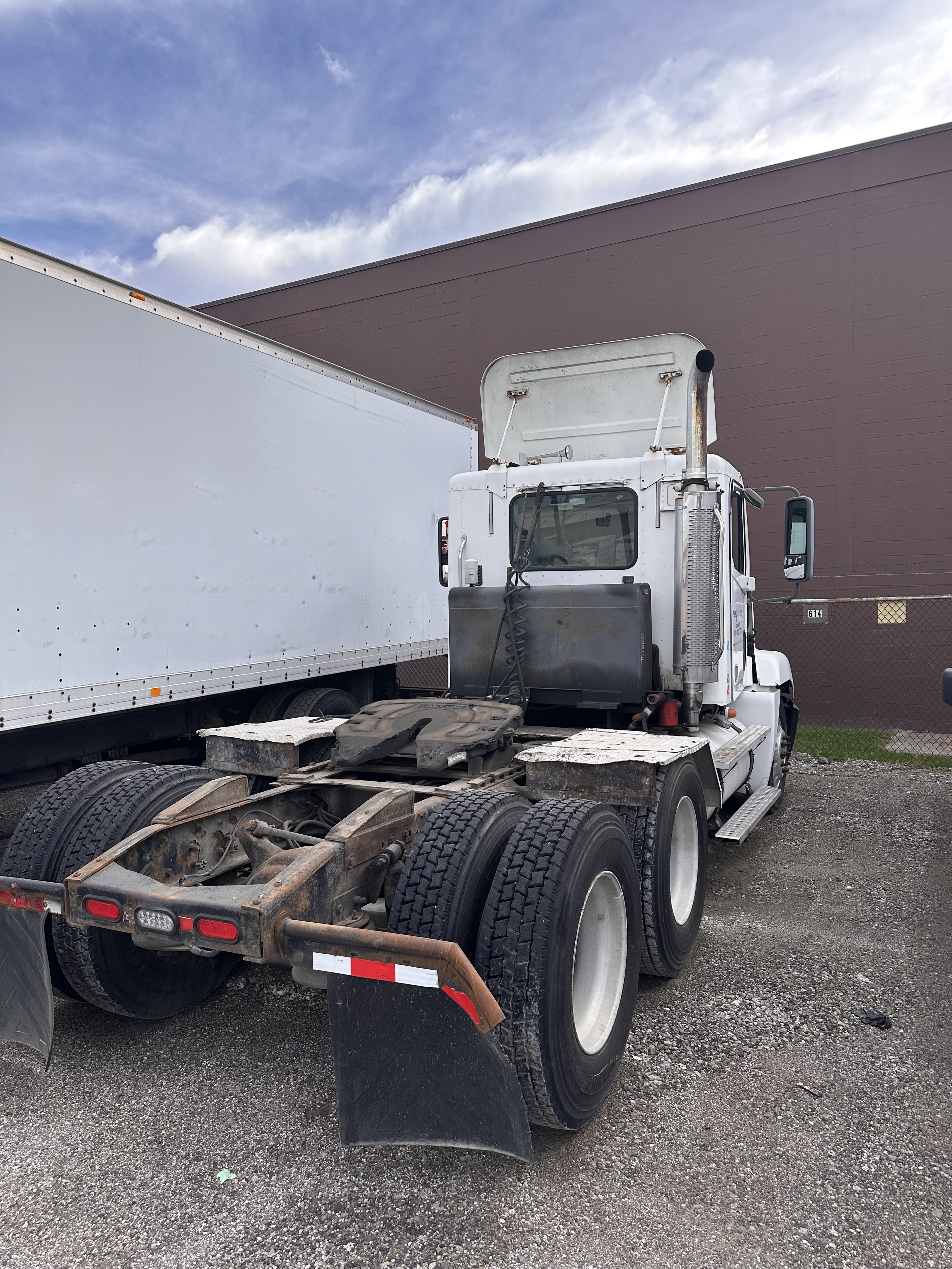 2007 Freightliner Century Class S/T Day Cab Tractor - image 14