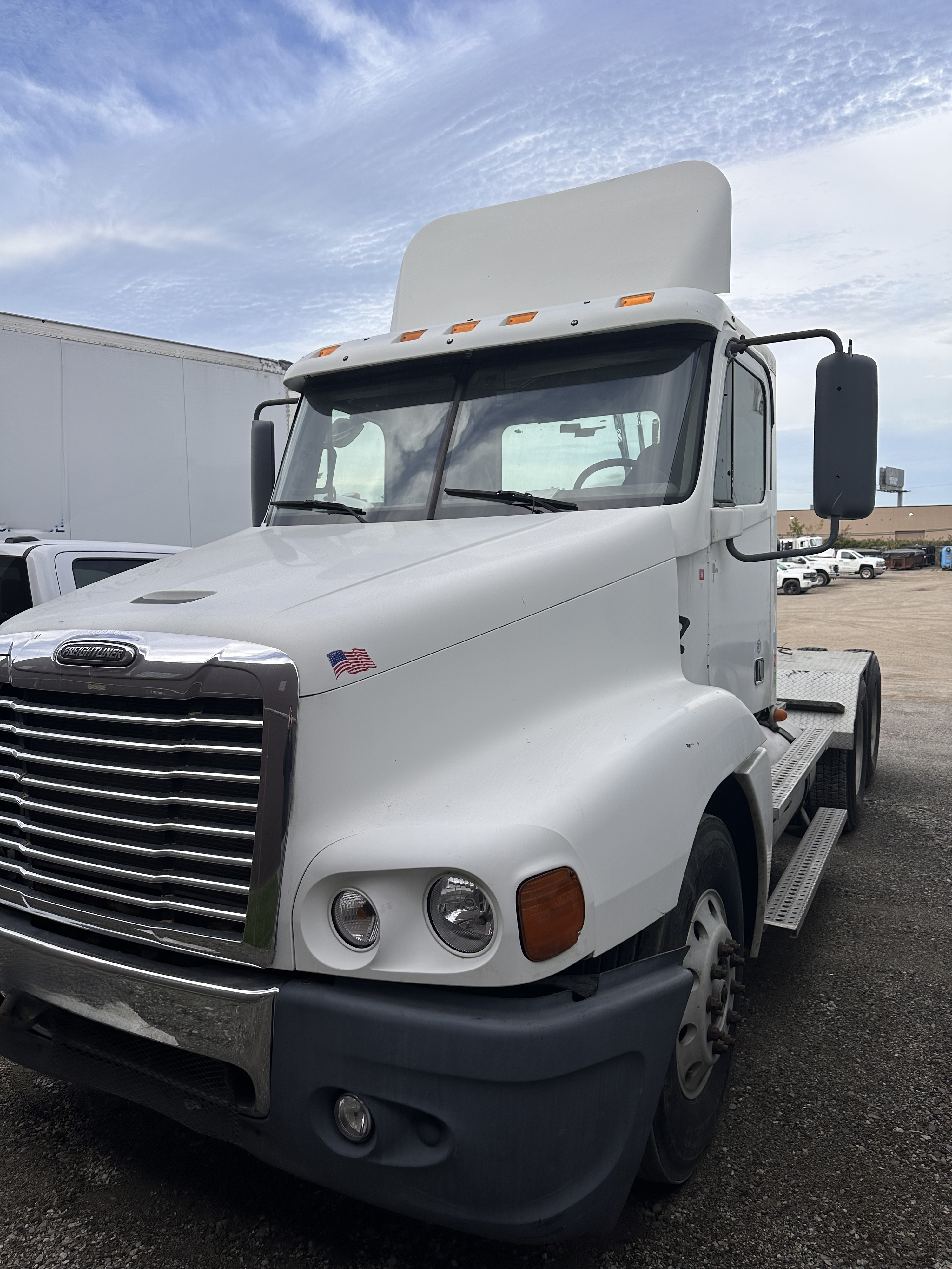 2007 Freightliner Century Class S/T Day Cab Tractor - image 1