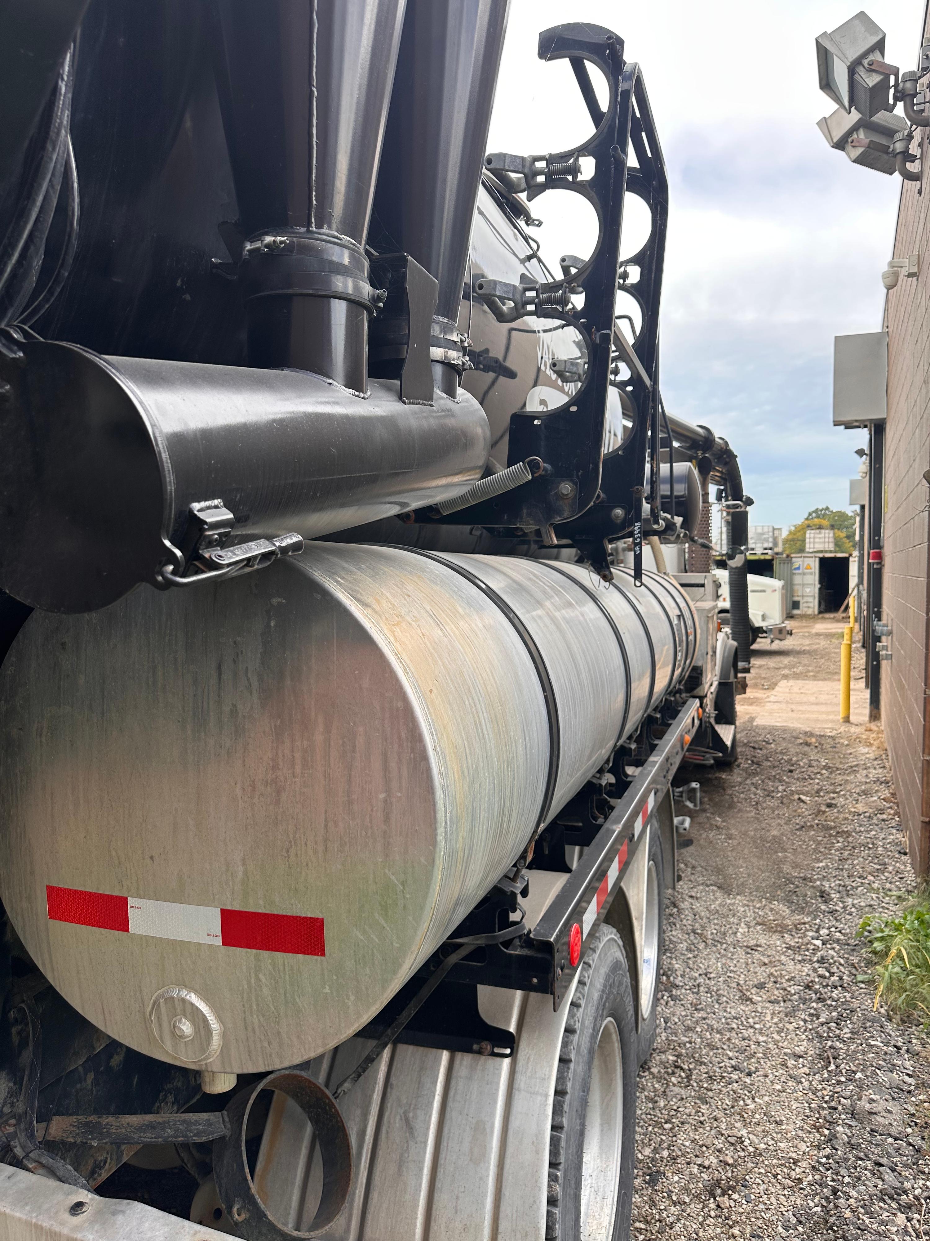 2015 Kenworth Vactor Combination - image 9