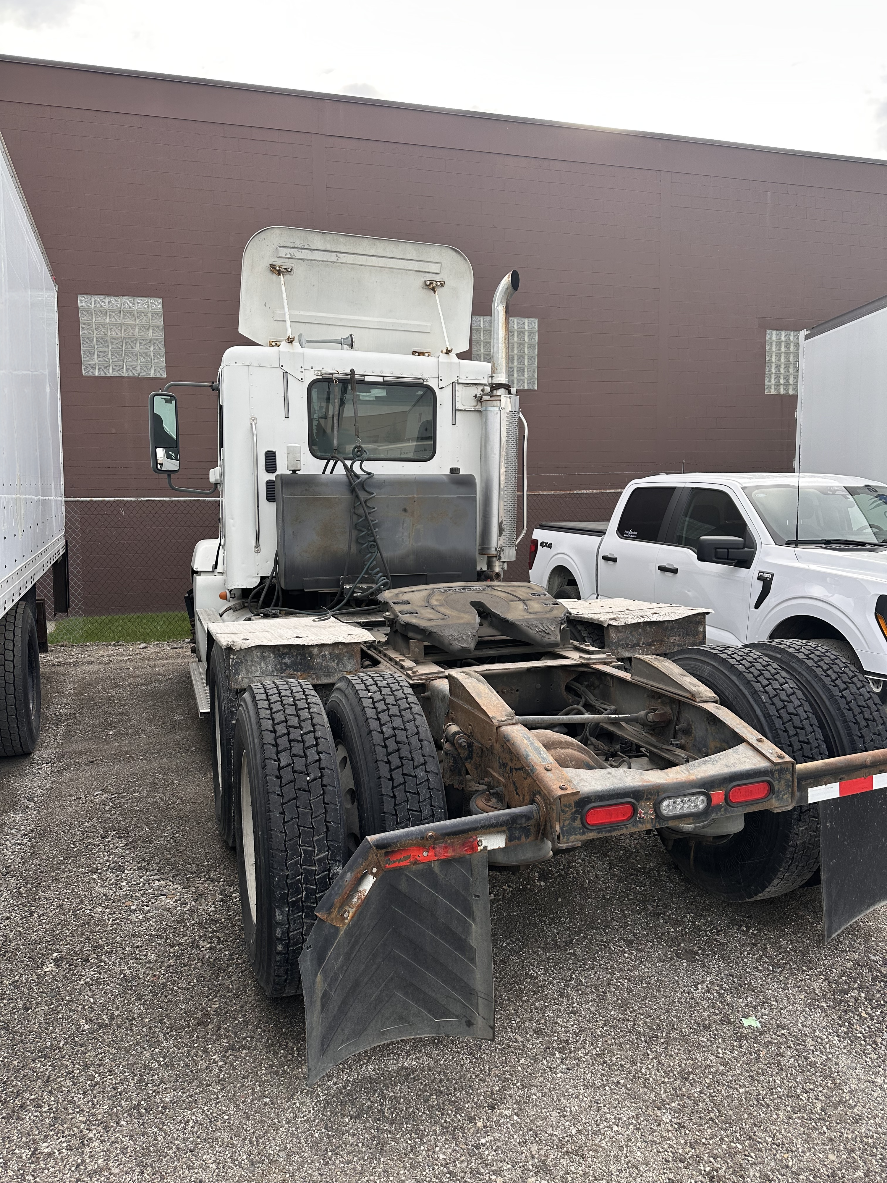 2007 Freightliner Century Class S/T Day Cab Tractor - image 20