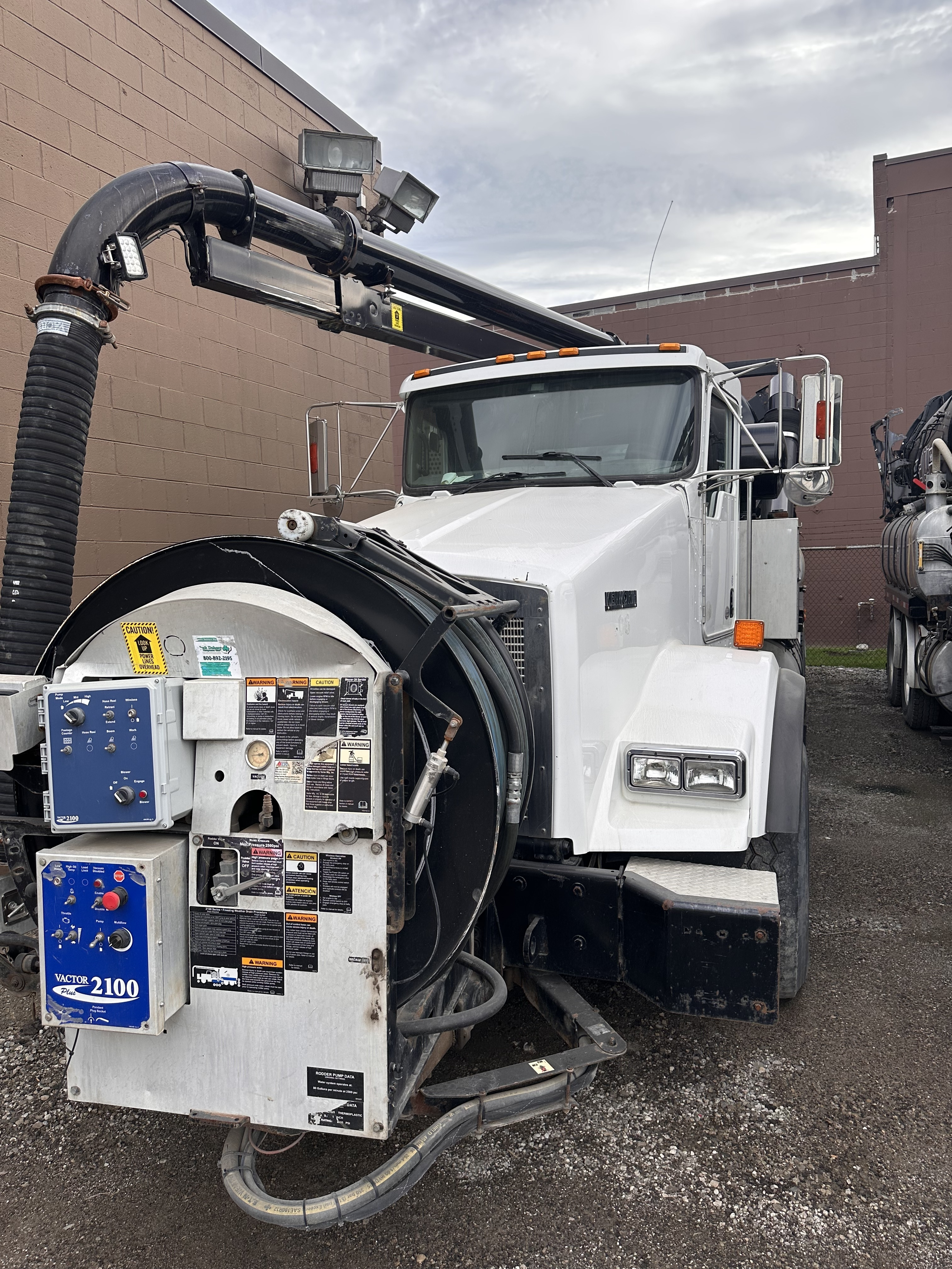 2015 Kenworth Vactor Combination - image 2