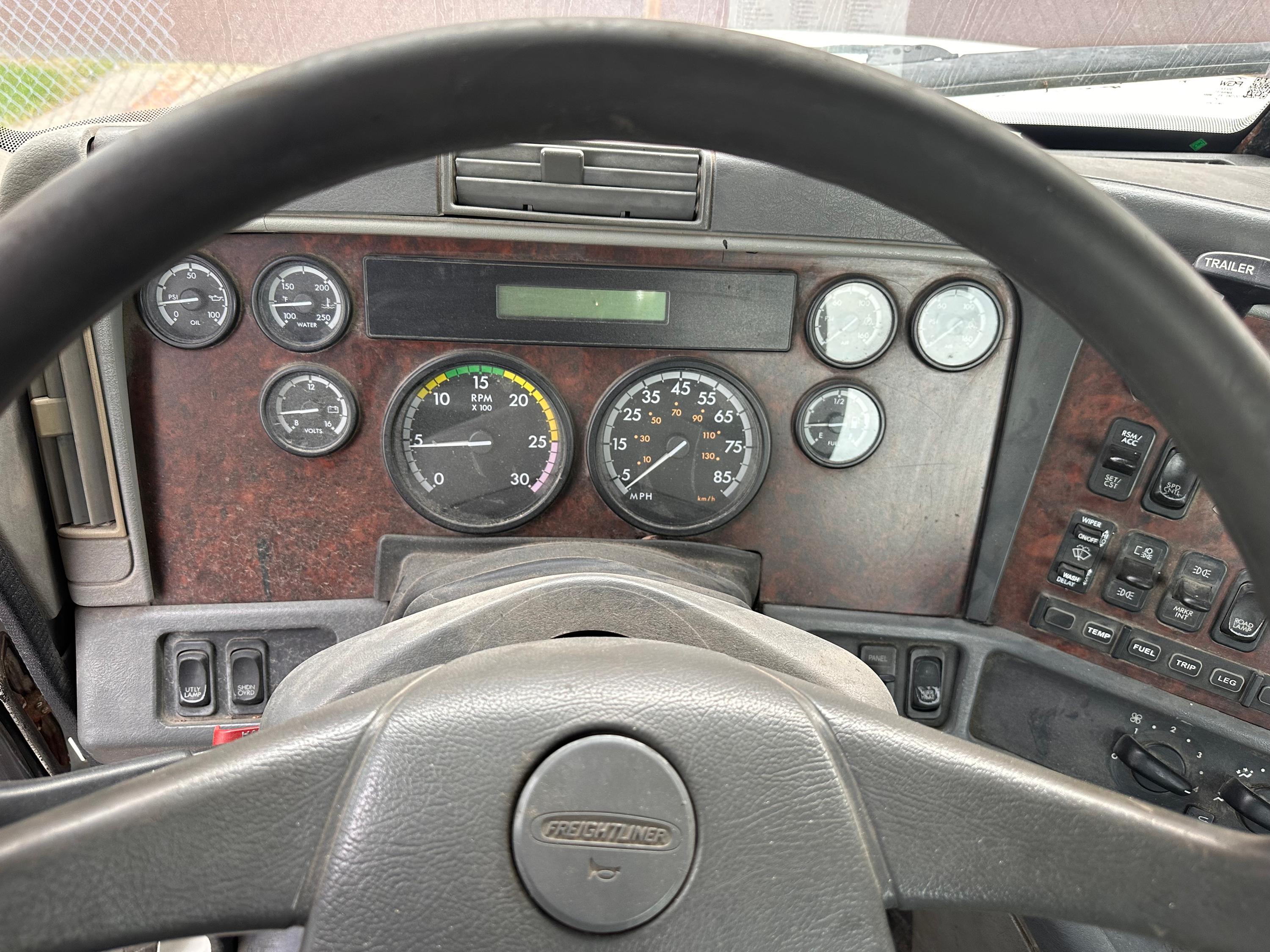 2007 Freightliner Century Class S/T Day Cab Tractor - image 30