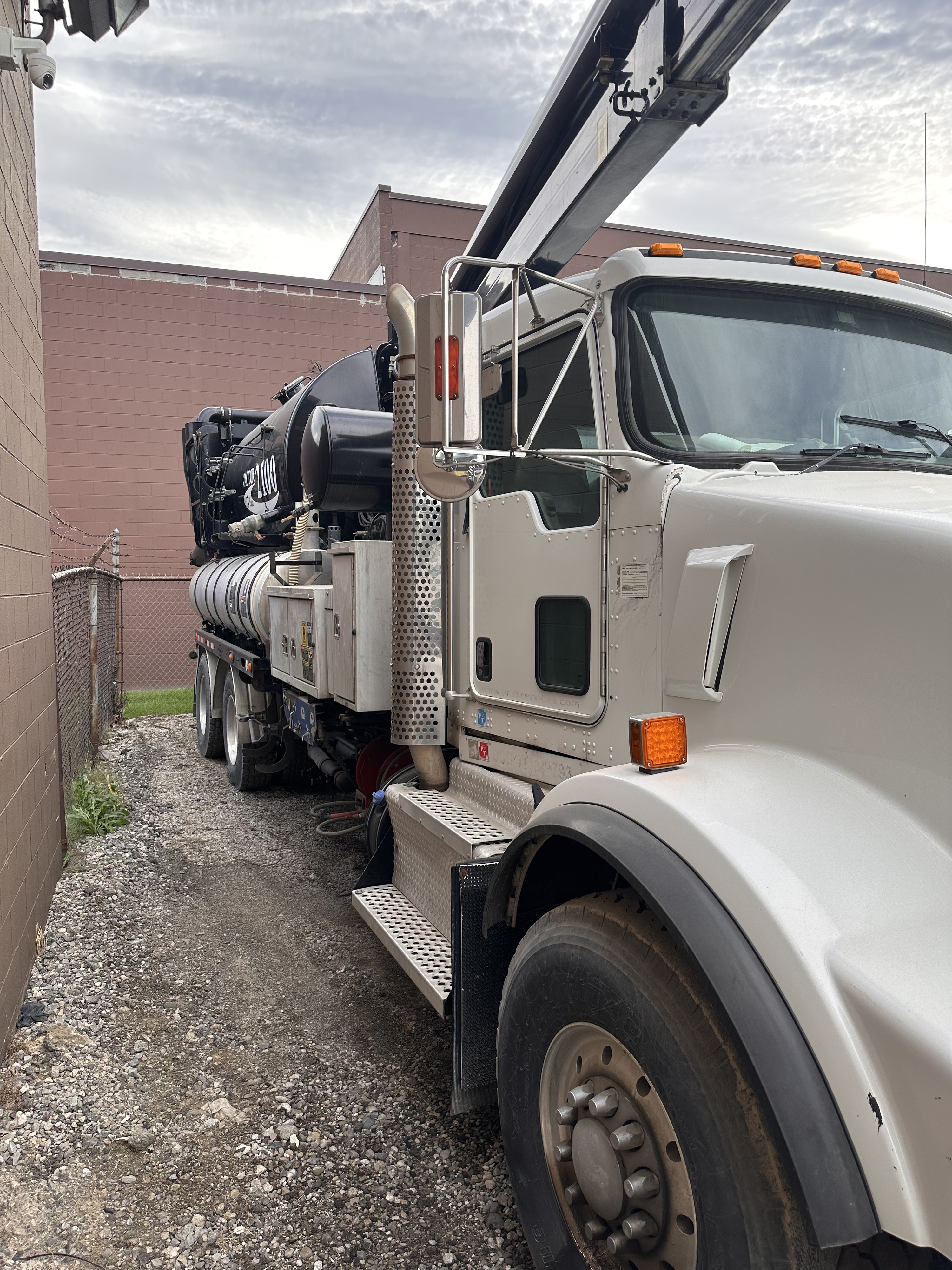2015 Kenworth Vactor Combination - image 3