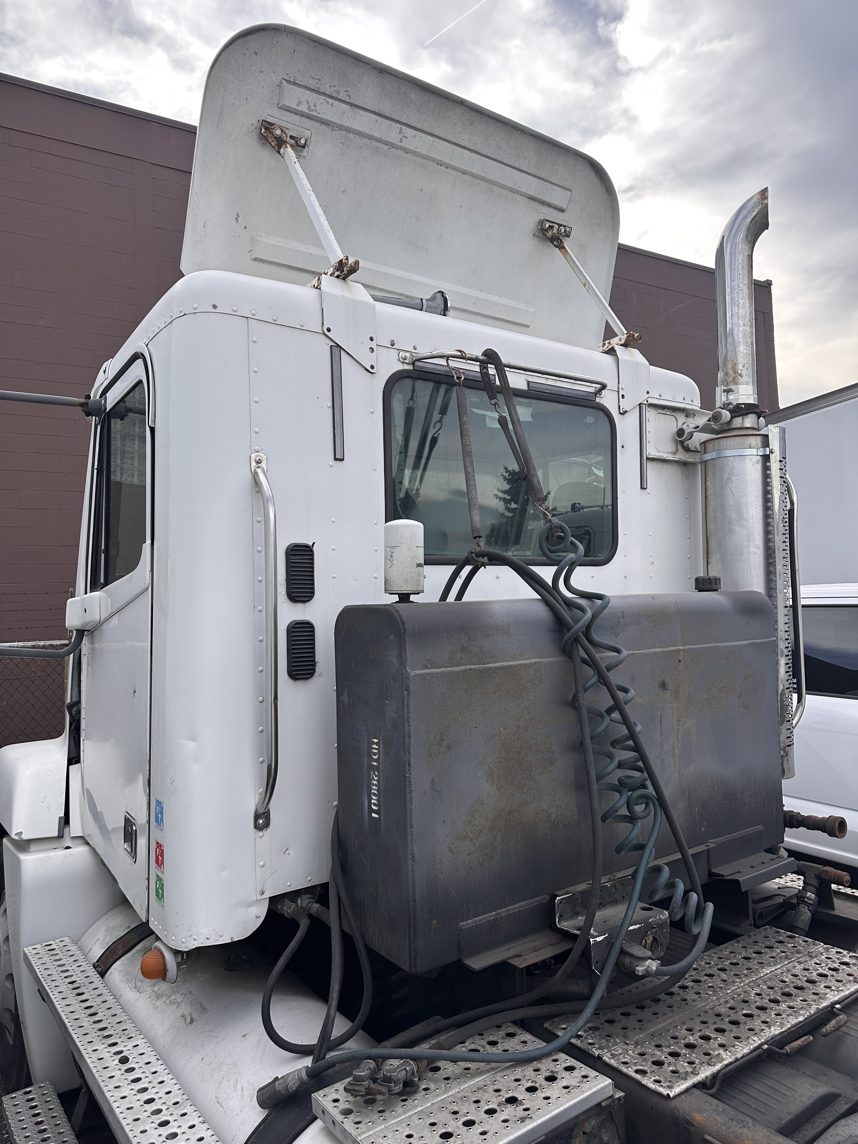 2007 Freightliner Century Class S/T Day Cab Tractor - image 17