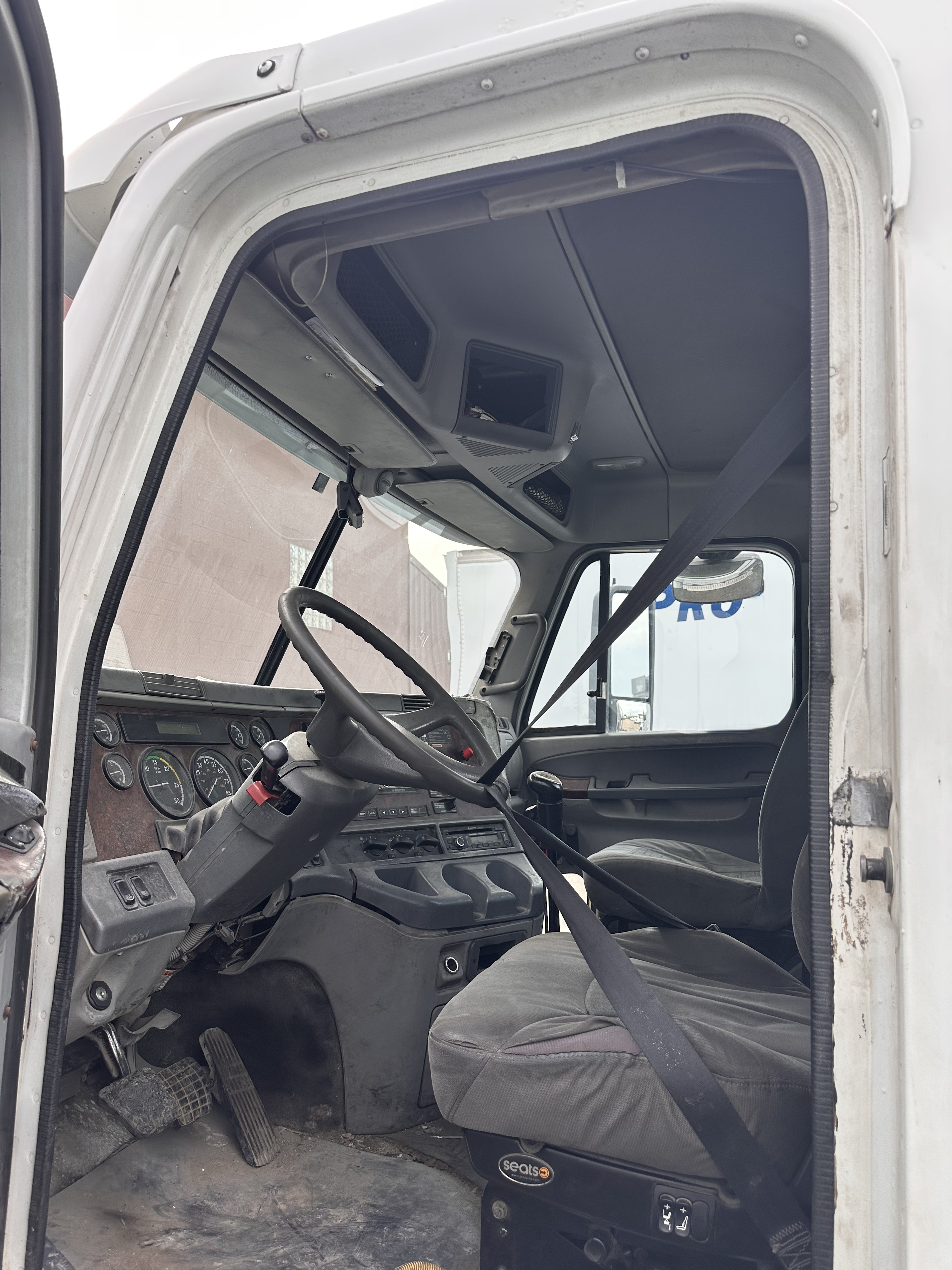 2007 Freightliner Century Class S/T Day Cab Tractor - image 27