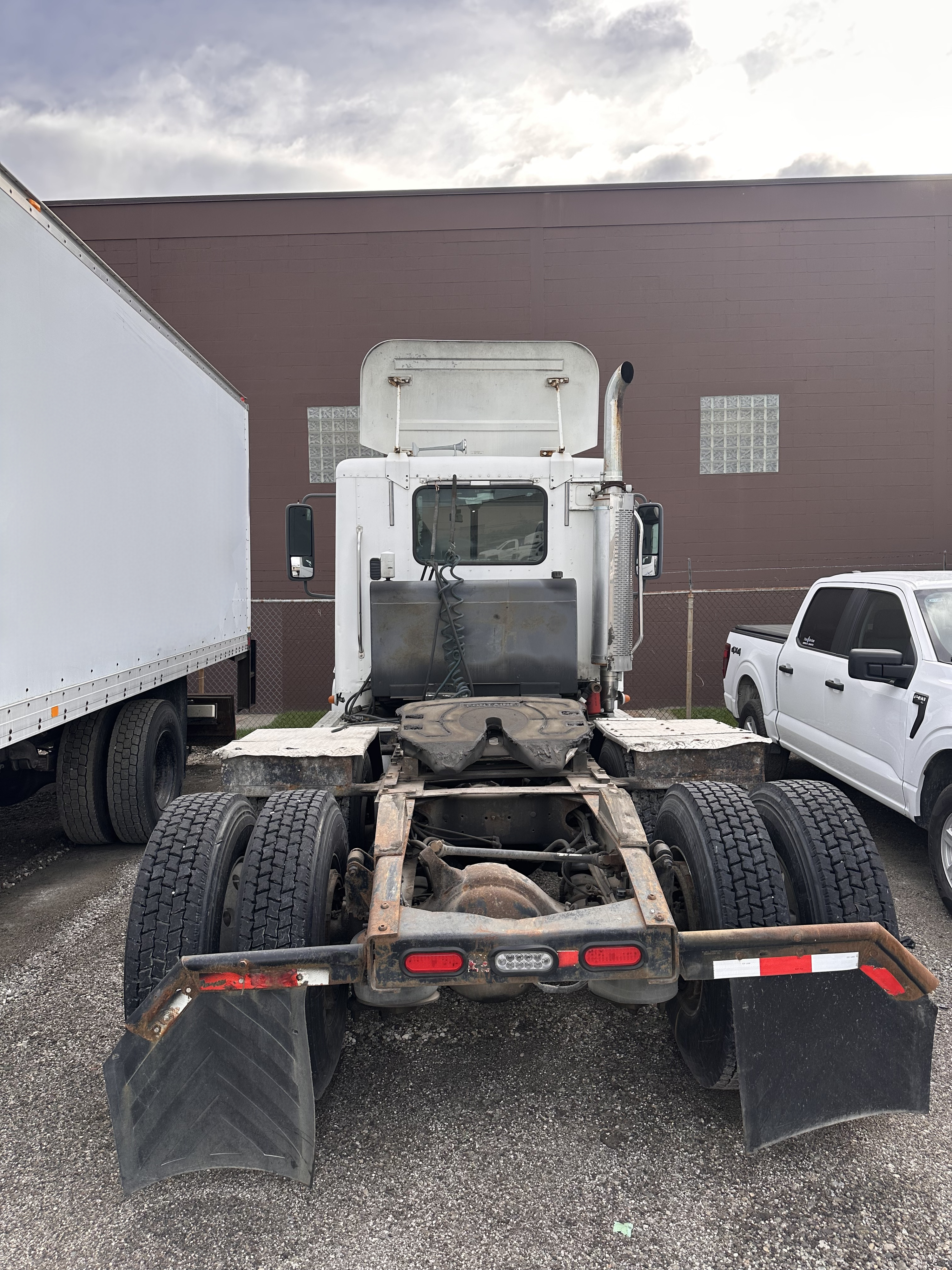 2007 Freightliner Century Class S/T Day Cab Tractor - image 19