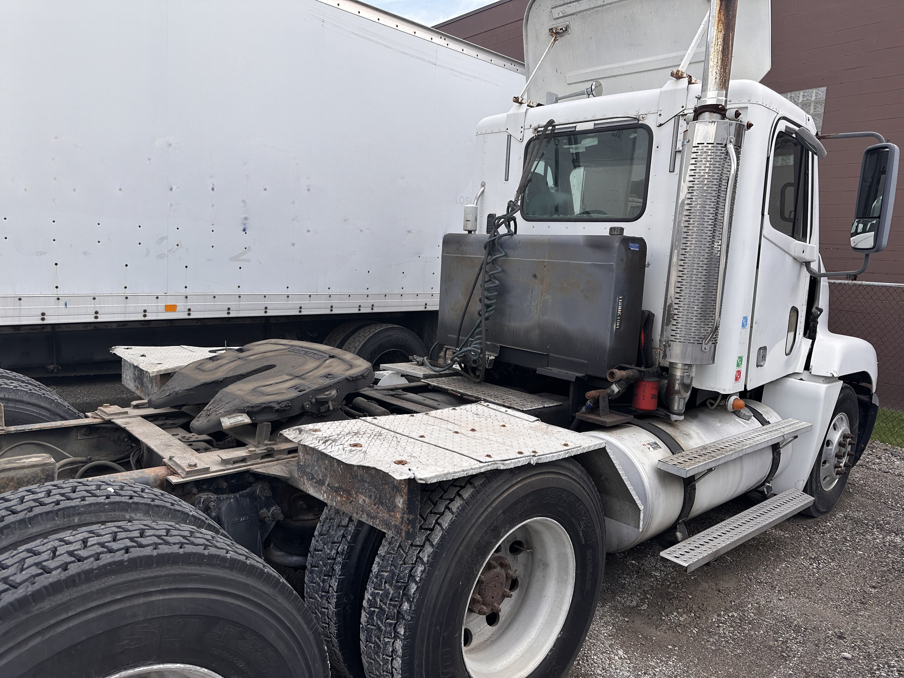 2007 Freightliner Century Class S/T Day Cab Tractor - image 16