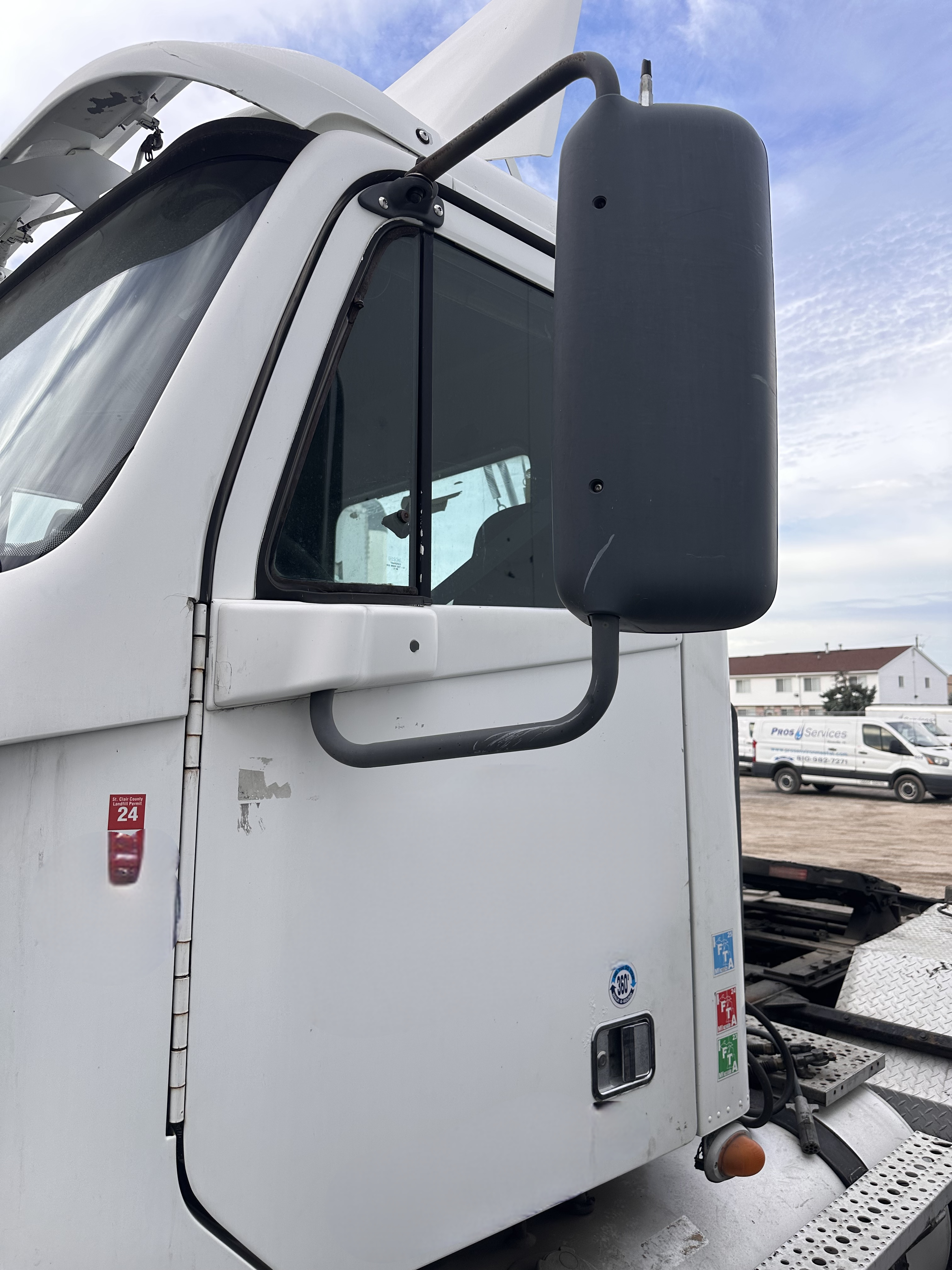 2007 Freightliner Century Class S/T Day Cab Tractor - image 9