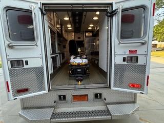 2013 LifeLine Ford 4x4 Type I Ambulance - image 4