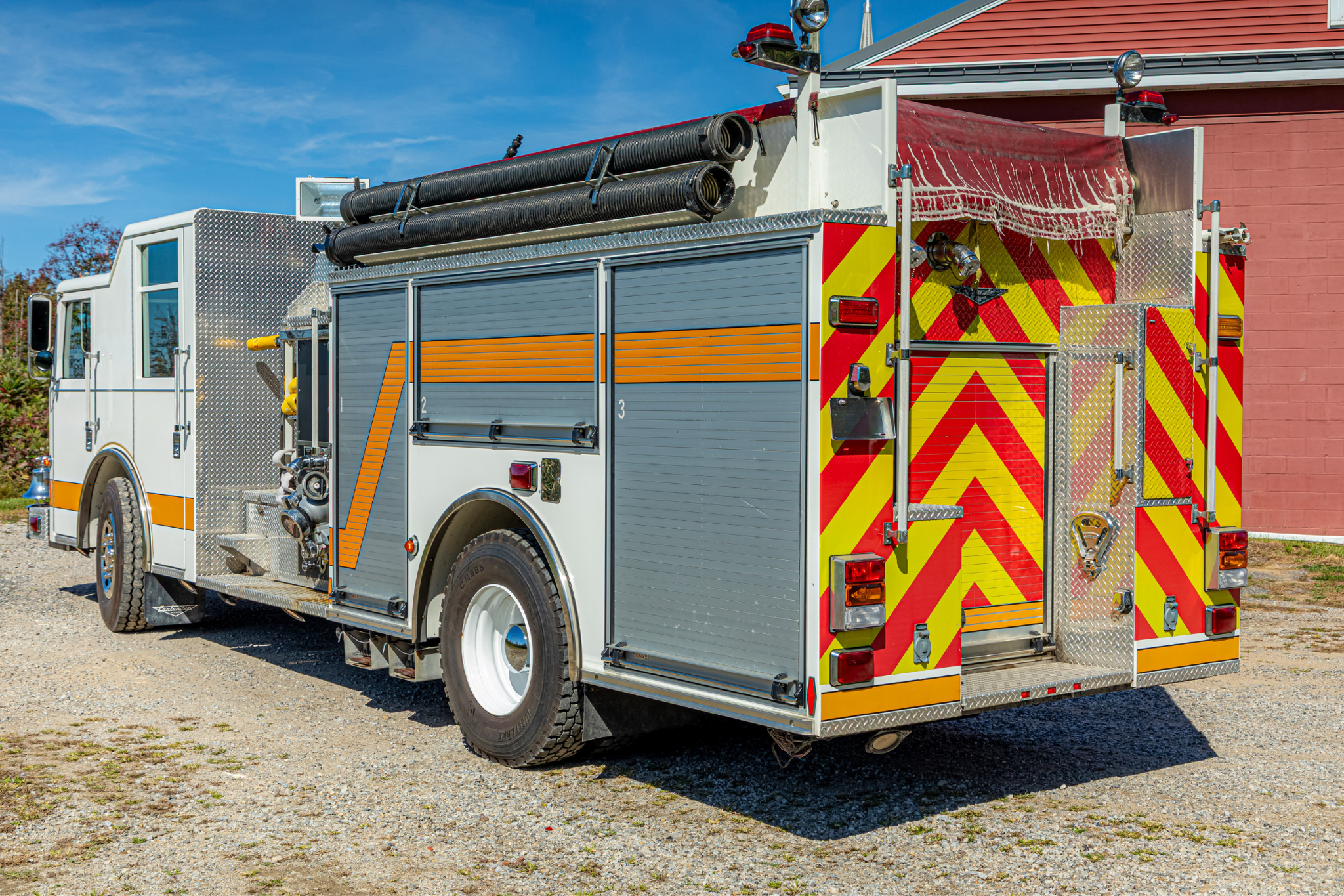 2005 Pierce Contender Pumper - image 2