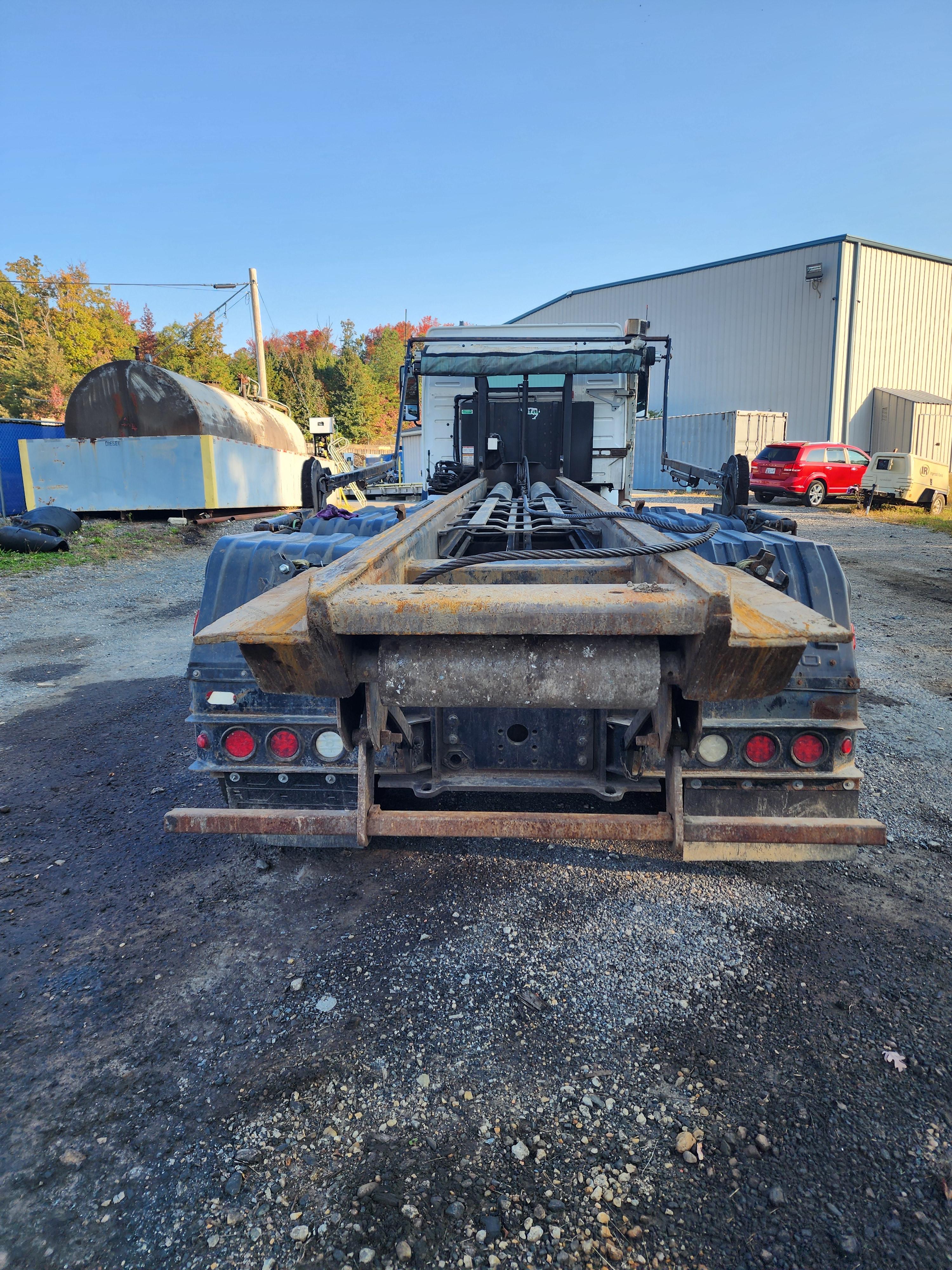 2022 Volvo Galfab Roll-Off - image 12