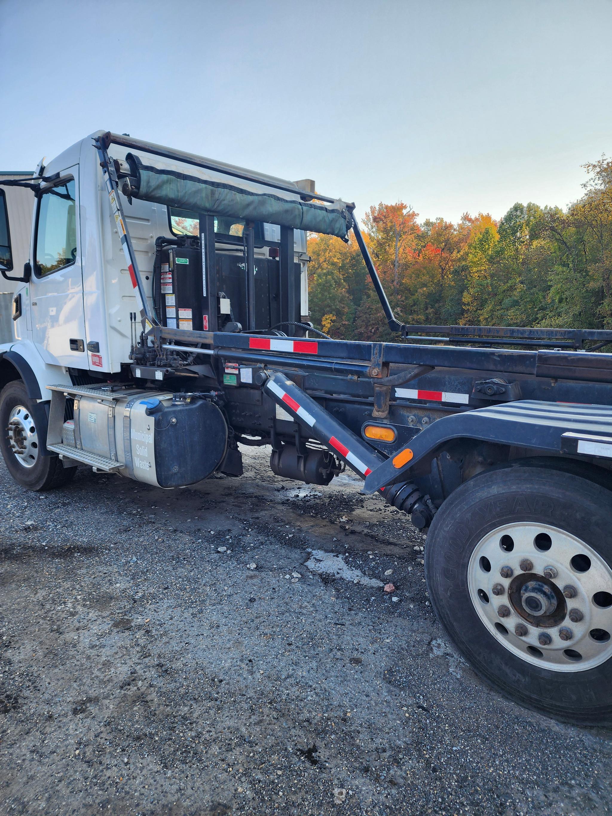 2022 Volvo Galfab Roll-Off - image 4