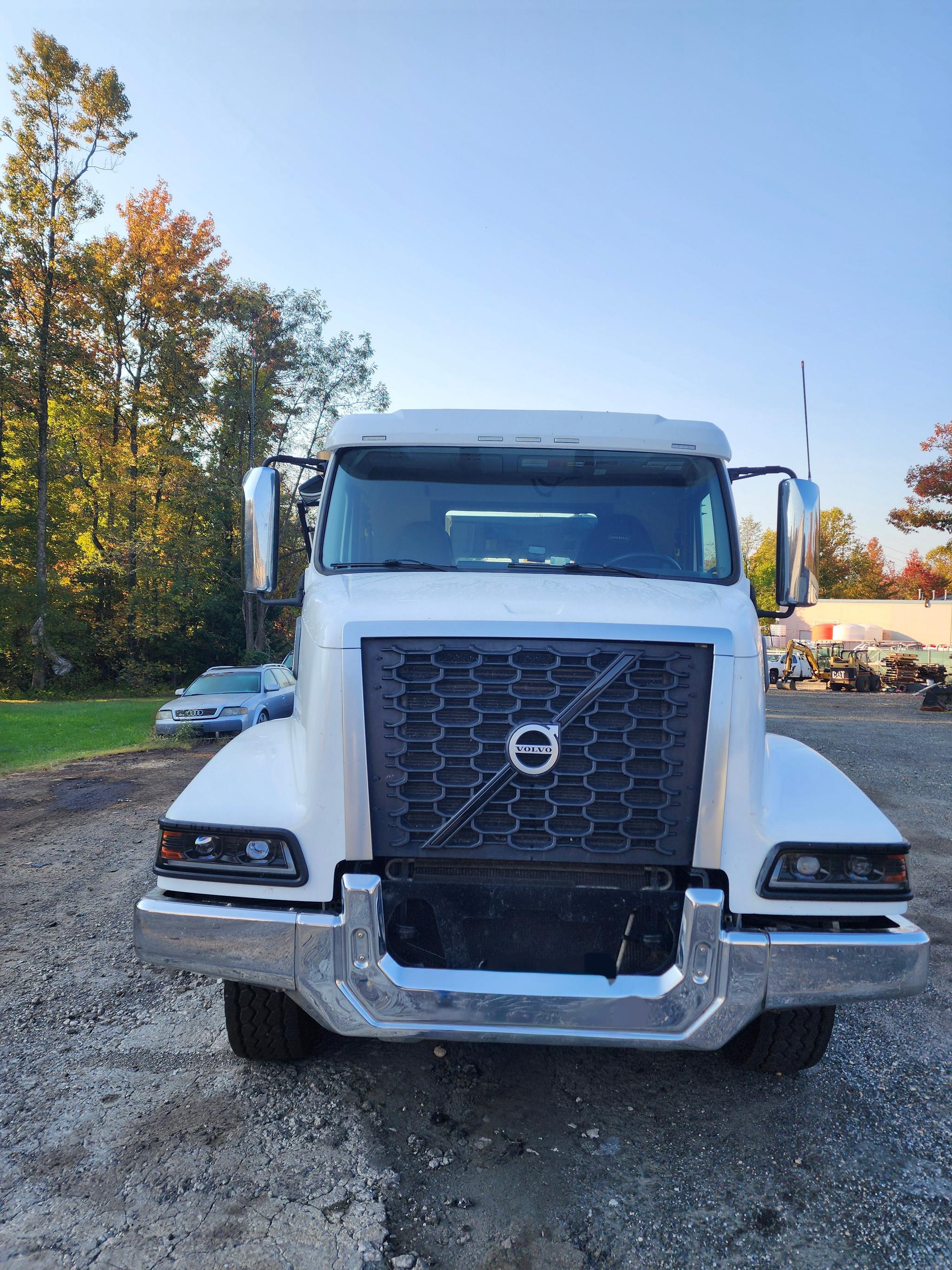 2022 Volvo Galfab Roll-Off - image 3