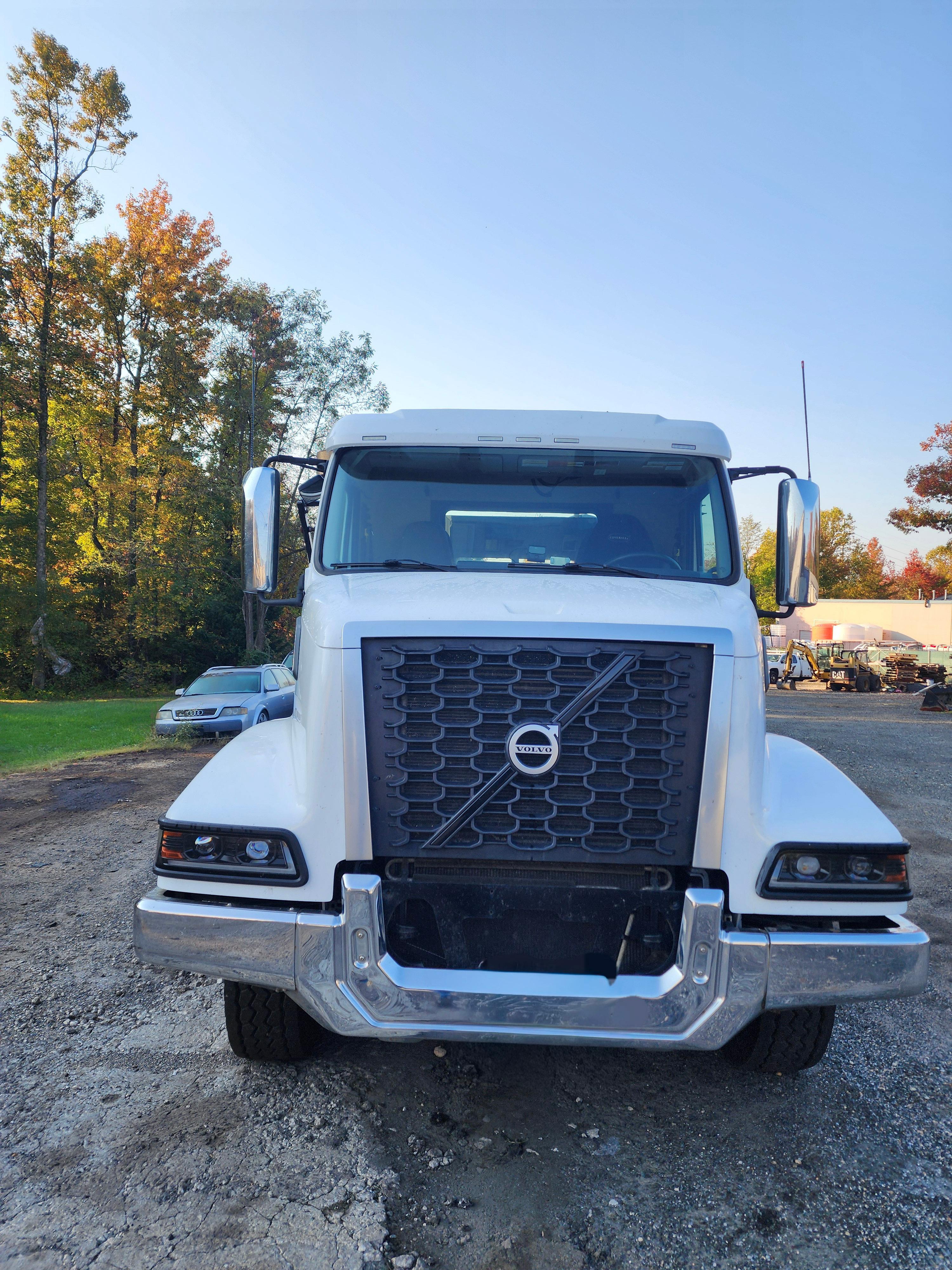 2022 Volvo Galfab Roll-Off - image 3