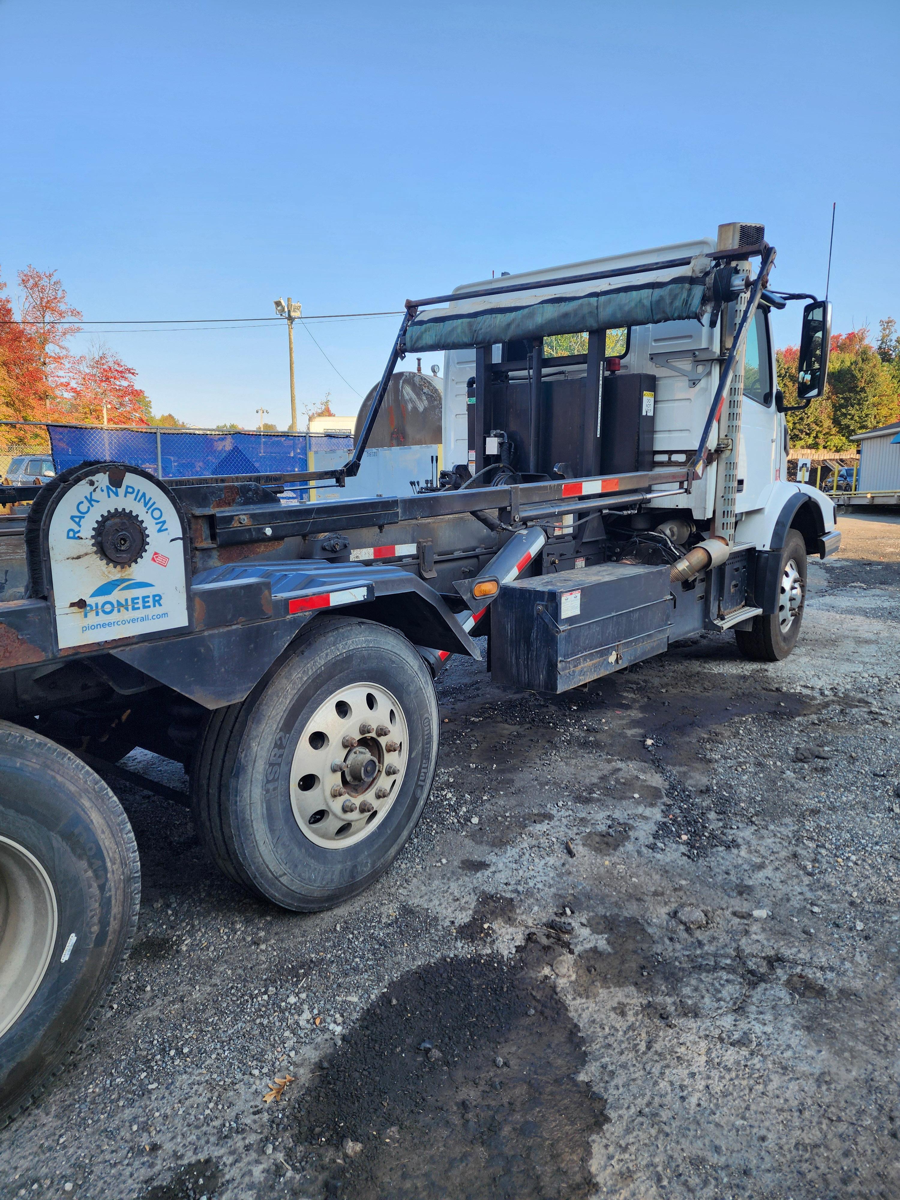 2022 Volvo Galfab Roll-Off - image 11