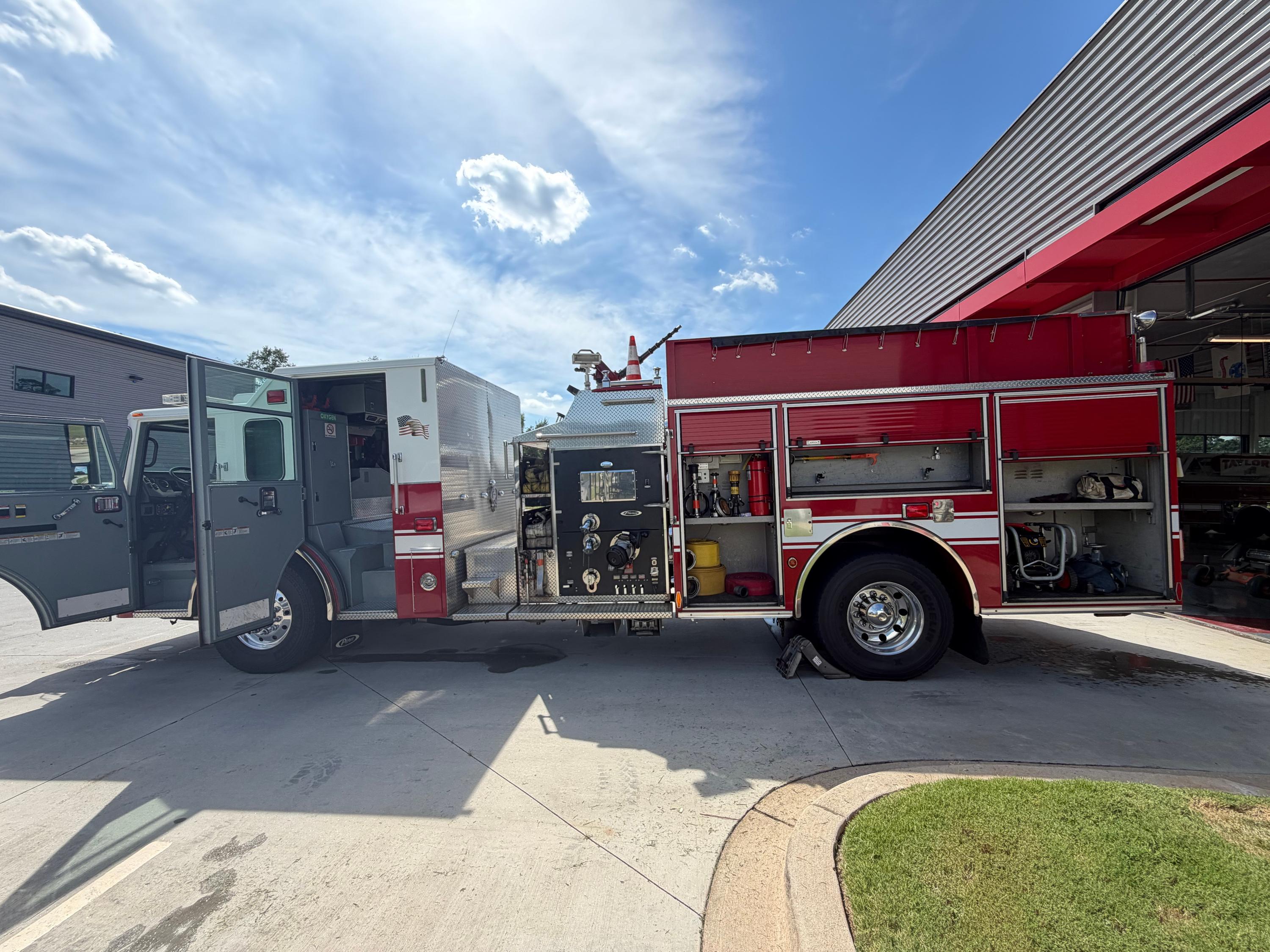 2011 Pierce Contender Pumper - image 6