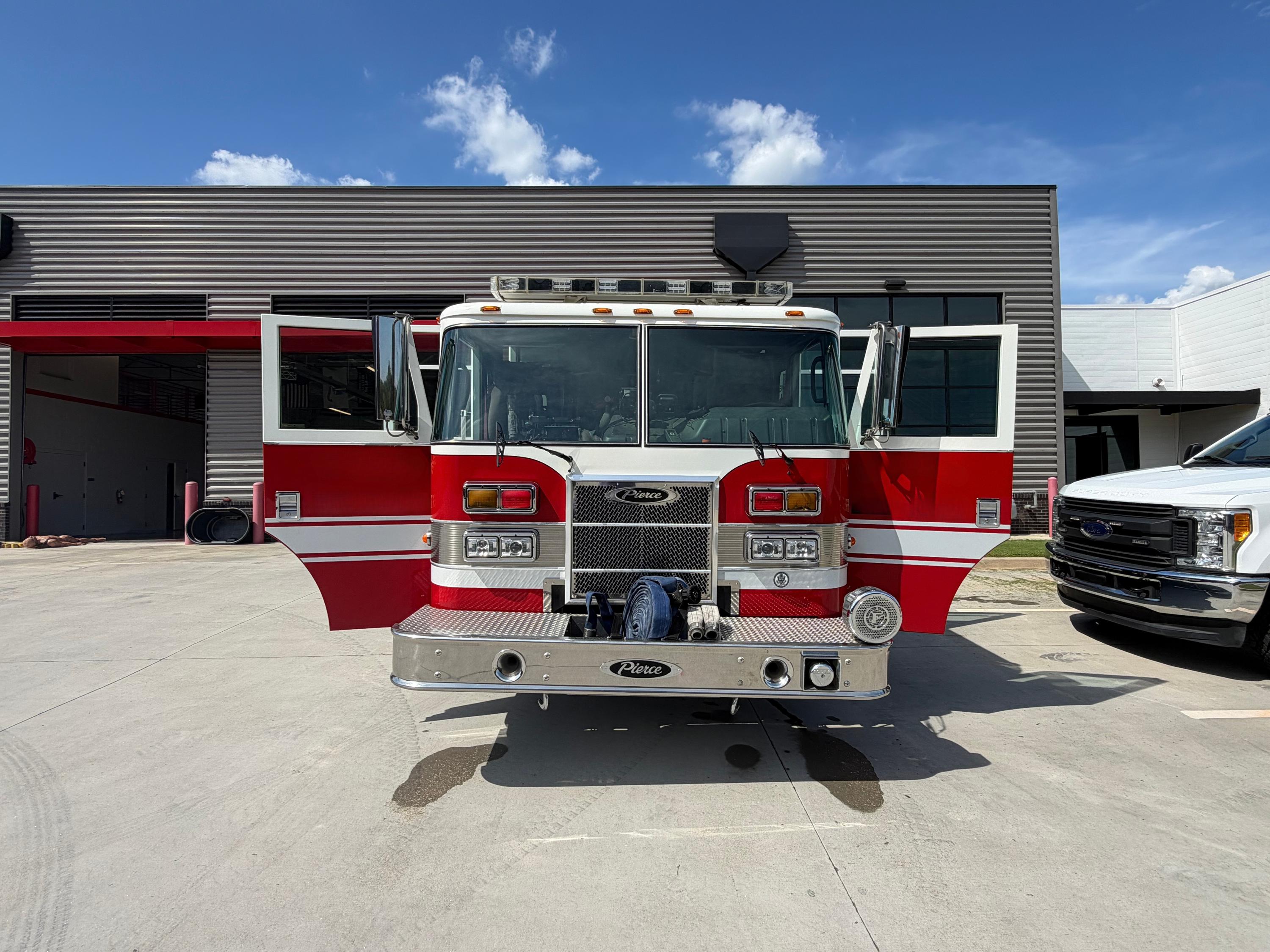 2011 Pierce Contender Pumper - image 3