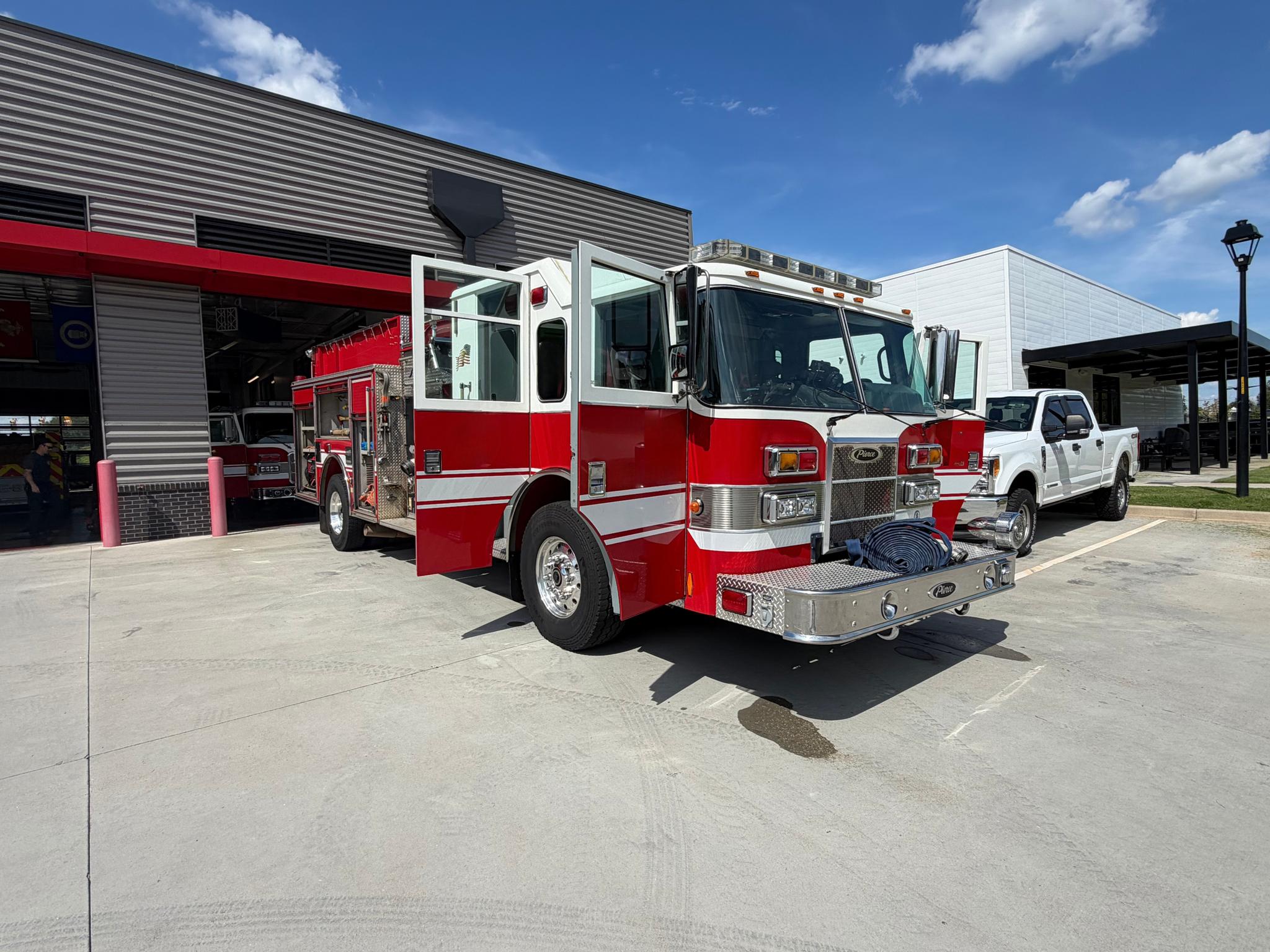 2011 Pierce Contender Pumper - image 2