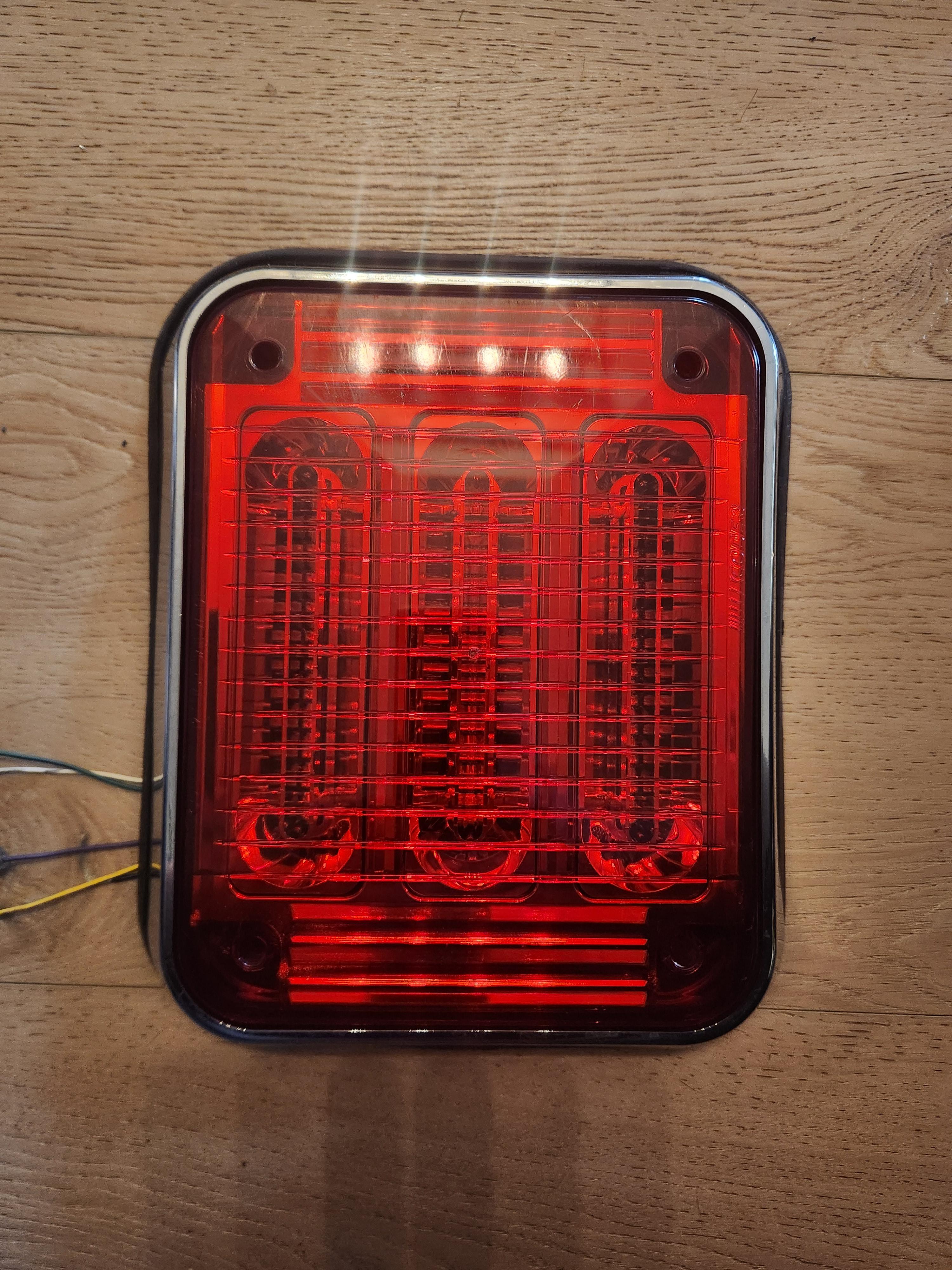 CODE 3 PRIZIM 7X9 LED LIGHT - image 4
