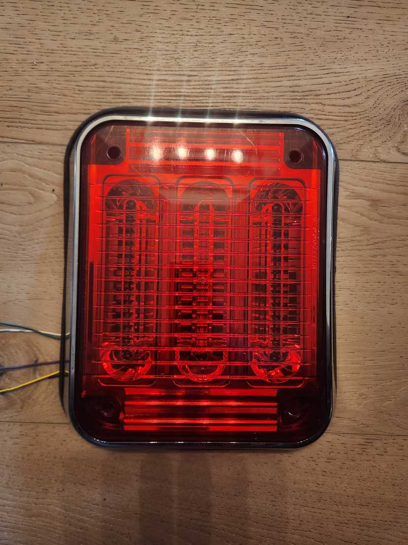 Code 3 red 7x9 prizim lights lot of 4 — photo 4