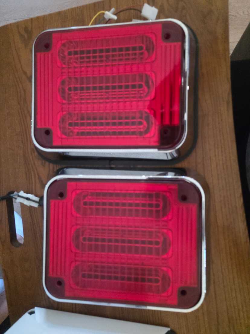 Code 3 red 7x9 prizim lights lot of 4 — photo 2