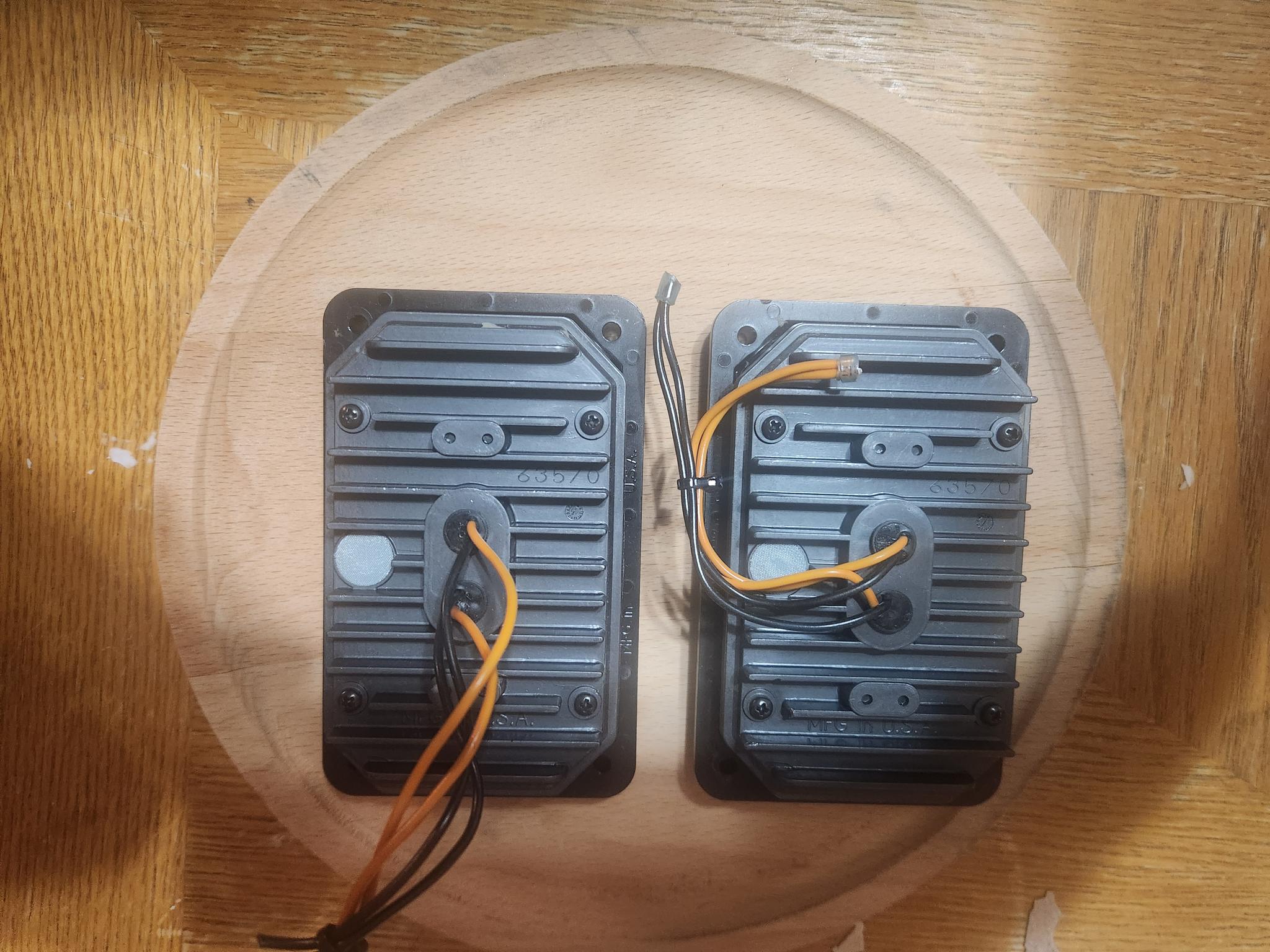 Whelen 400 series amber lighthead - image 1