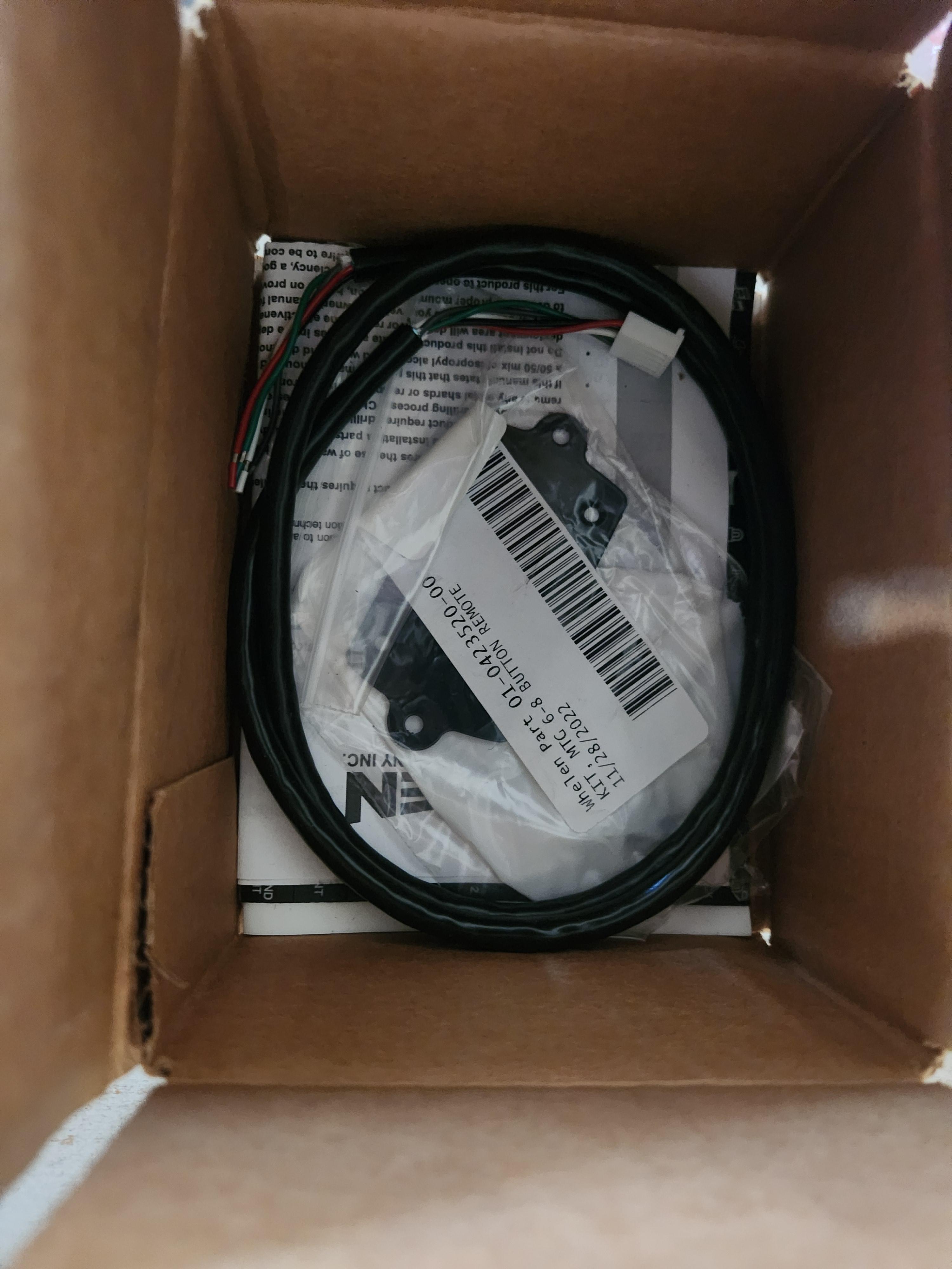 Whelen controller new old stock - image 3