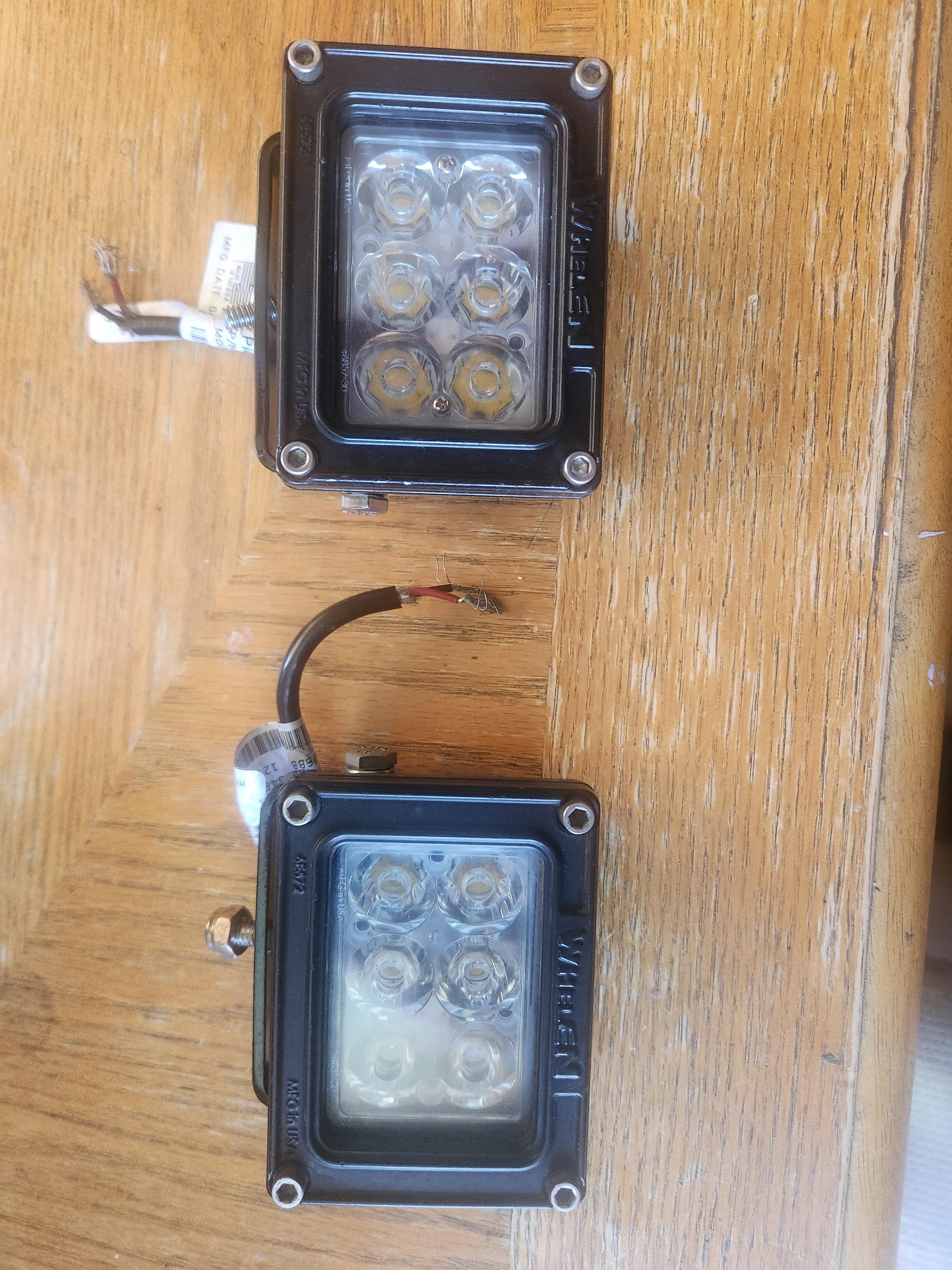 Whelen nano flood lights in good working condition - image 4