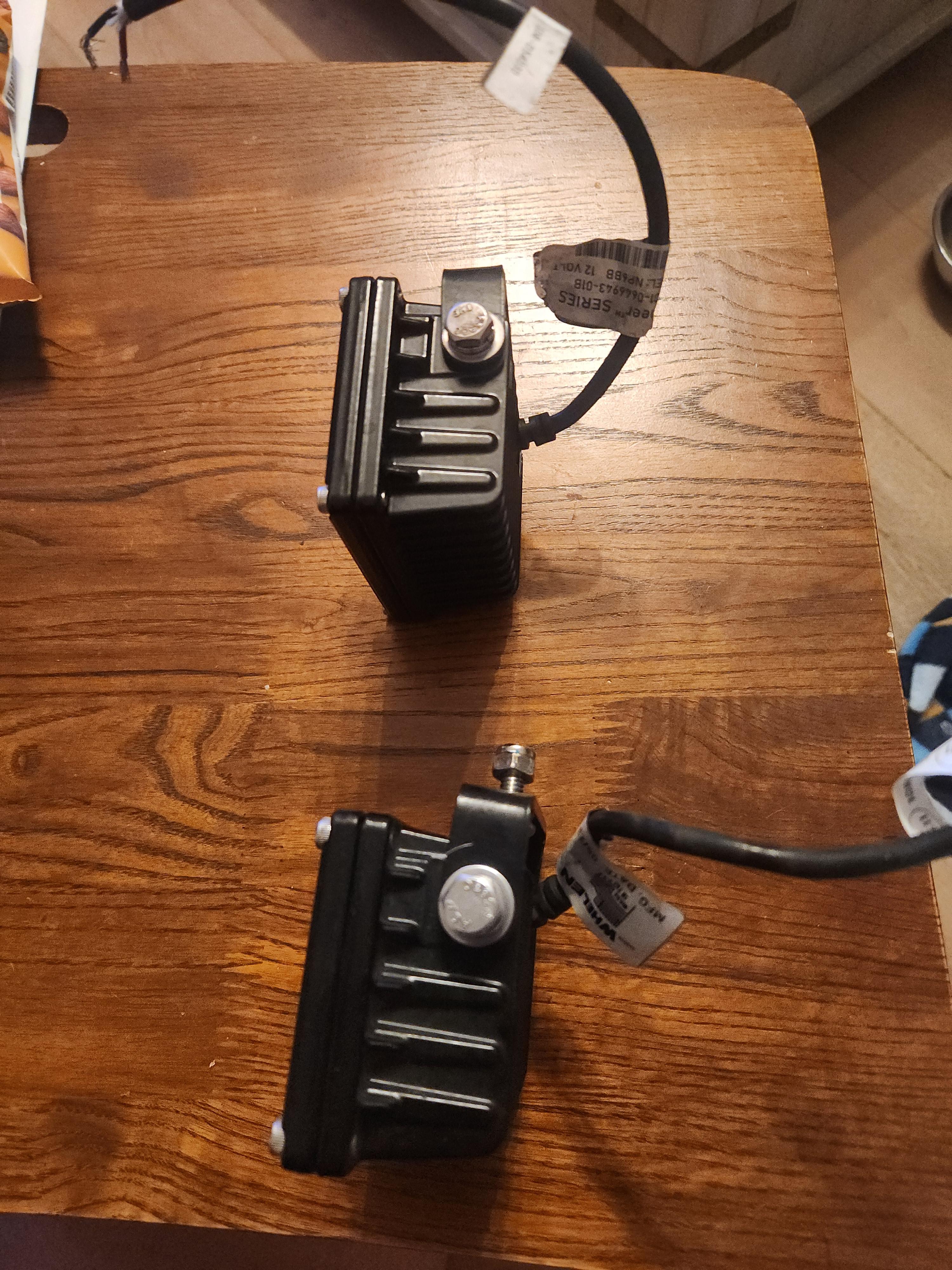 Whelen nano led flood lights excellent condition - image 4