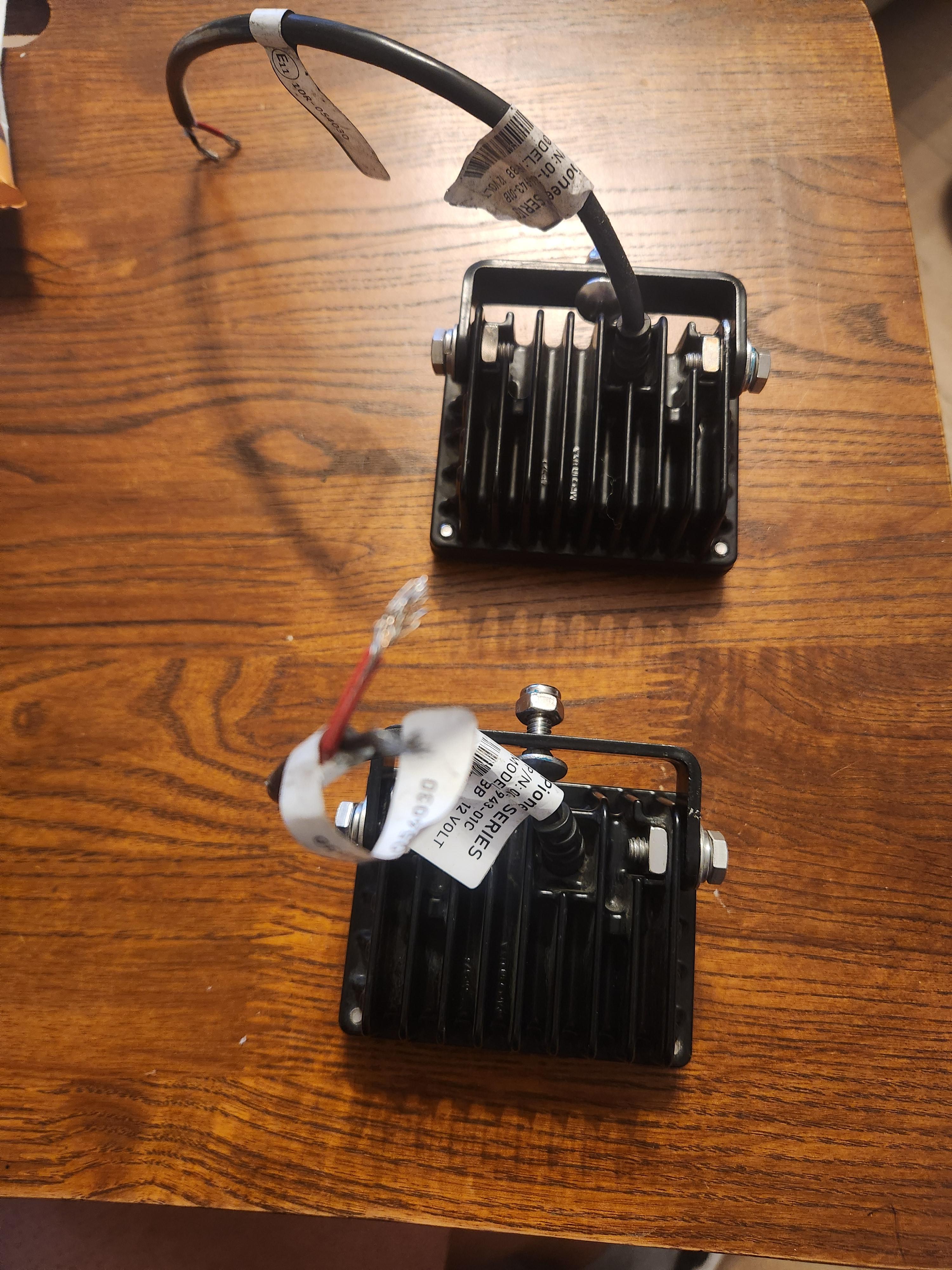 Whelen nano led flood lights excellent condition - image 6