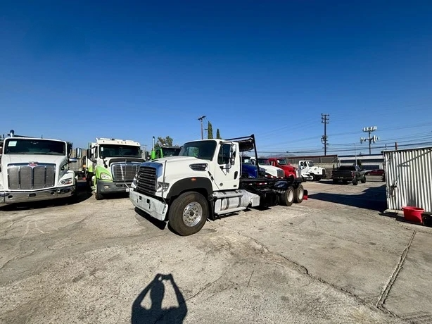 2020 Freightliner Galbreath Roll-Off - image 5