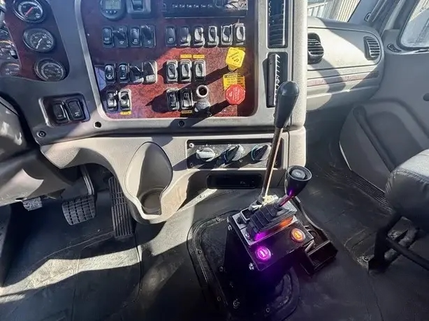 2020 Freightliner Galbreath Roll-Off - image 9