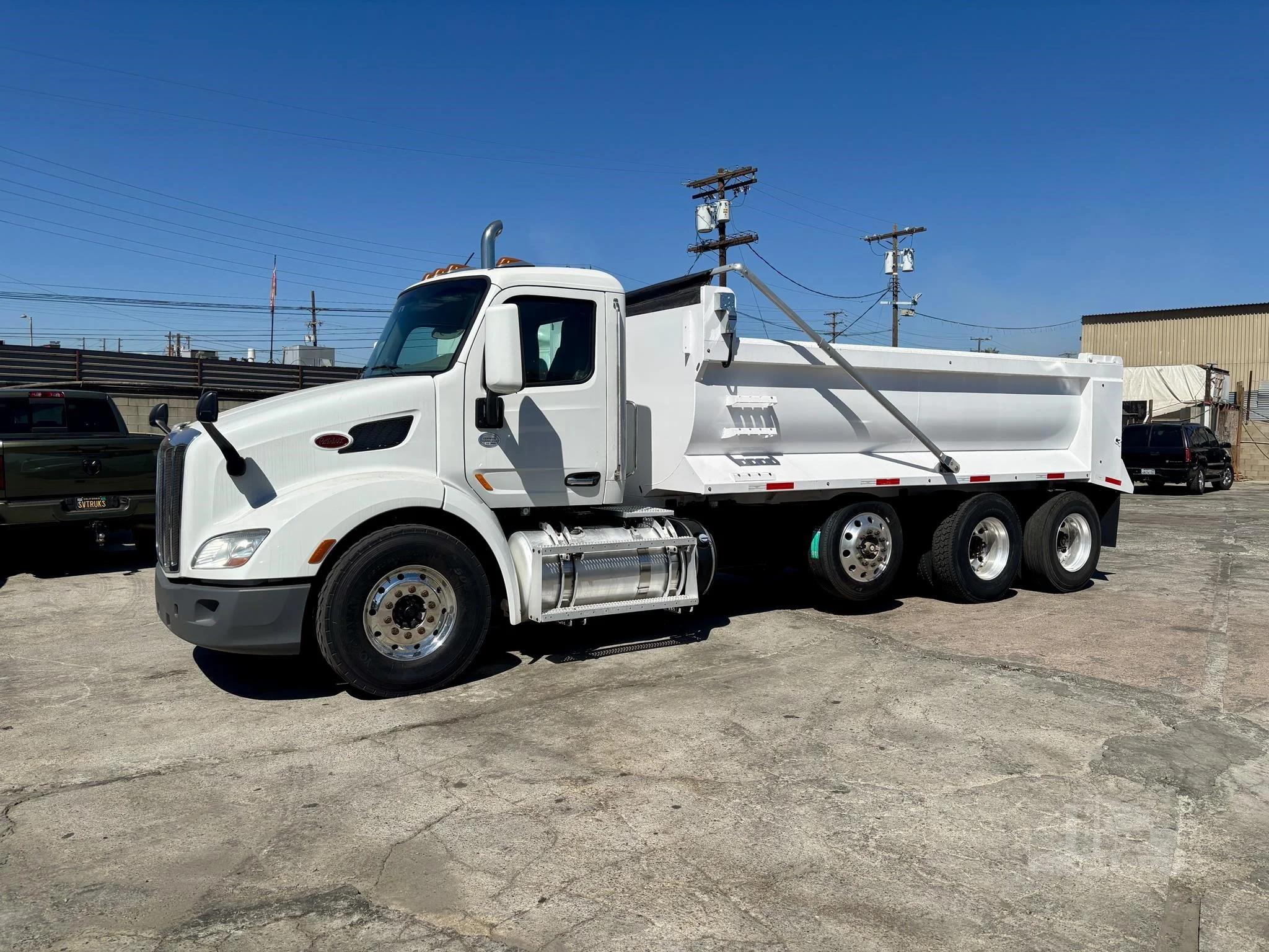 2018 Peterbilt 579 Dump Truck - image 1