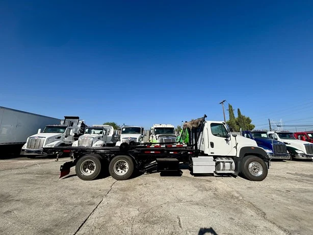 2020 Freightliner Galbreath Roll-Off - image 2