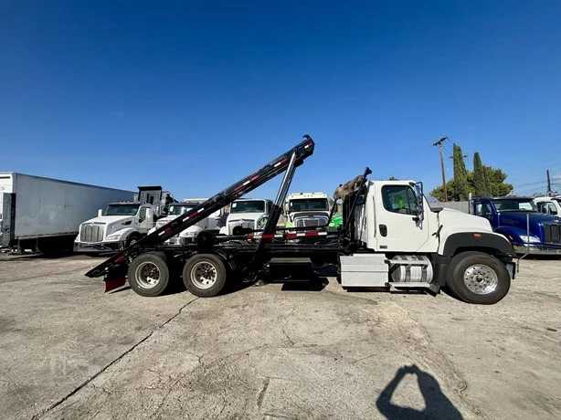 2020 Freightliner Galbreath Roll-Off