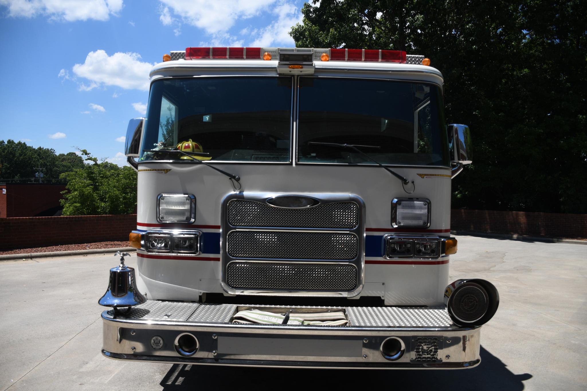 2004 Pierce Arrow XT Pumper - image 3