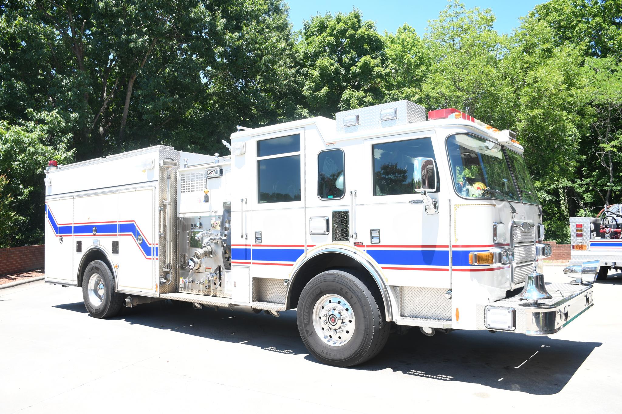 2004 Pierce Arrow XT Pumper - image 2