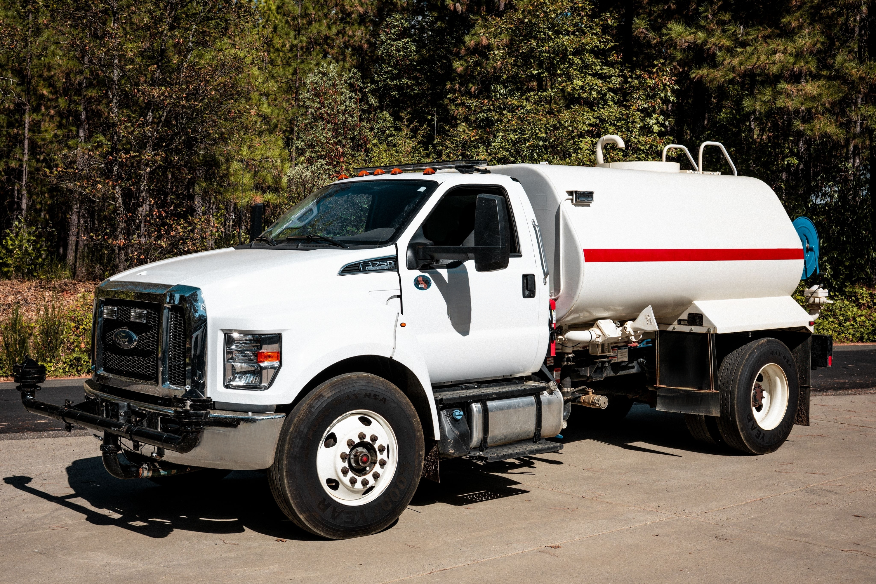 2023 Ford Tanker - image 4